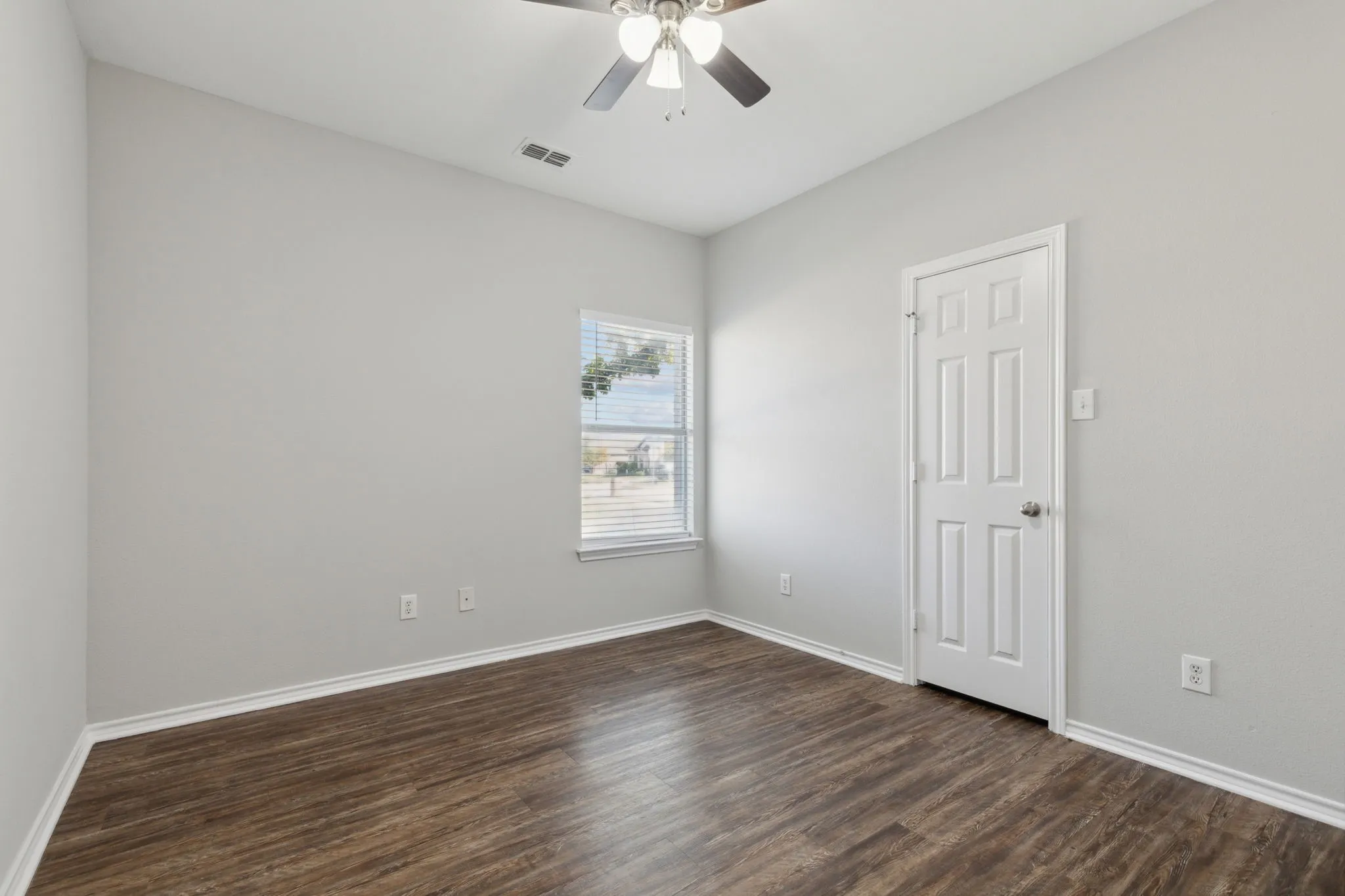 Single Family Residence For Rent in Denton County , 5100 Brookside Drive, Denton, Texas 76226, 5 Bedroom, 4 Bathroom, 2 Garage spaces, 2,940 Sqft, built in 2004, mls#21331236, Real Estate Agent in Denton, Homes For Rent in Denton county, Homes For Rent in Denton, Realtor in Denton Texas, Real Estate Brokerage Independent Realty Texas, Luminita Cordes Realtor
