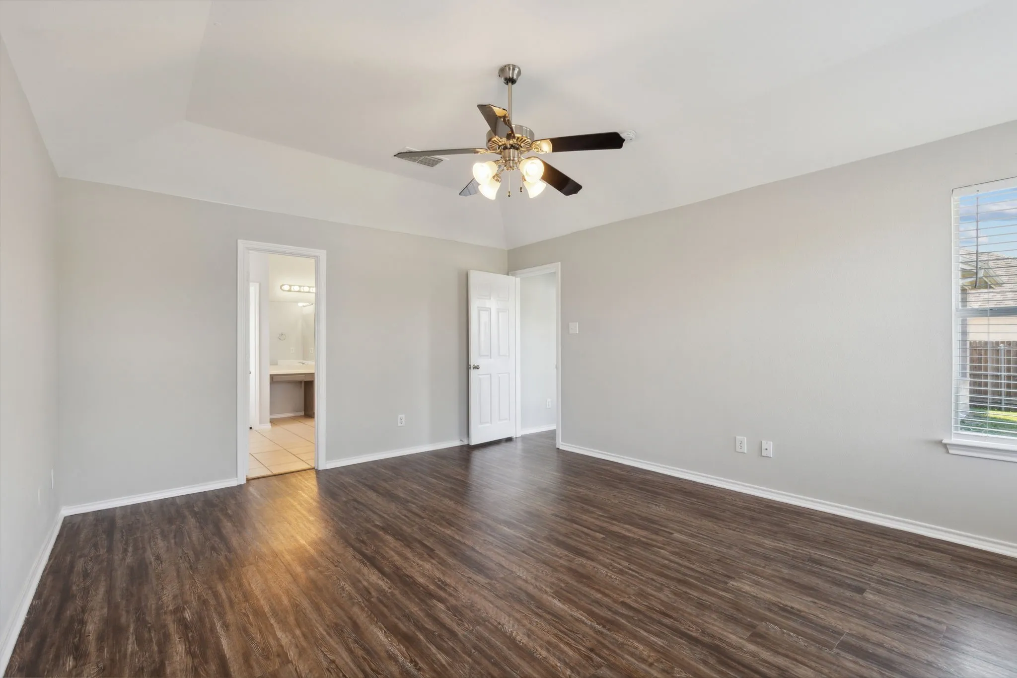 Single Family Residence For Rent in Denton County , 5100 Brookside Drive, Denton, Texas 76226, 5 Bedroom, 4 Bathroom, 2 Garage spaces, 2,940 Sqft, built in 2004, mls#21331236, Real Estate Agent in Denton, Homes For Rent in Denton county, Homes For Rent in Denton, Realtor in Denton Texas, Real Estate Brokerage Independent Realty Texas, Luminita Cordes Realtor