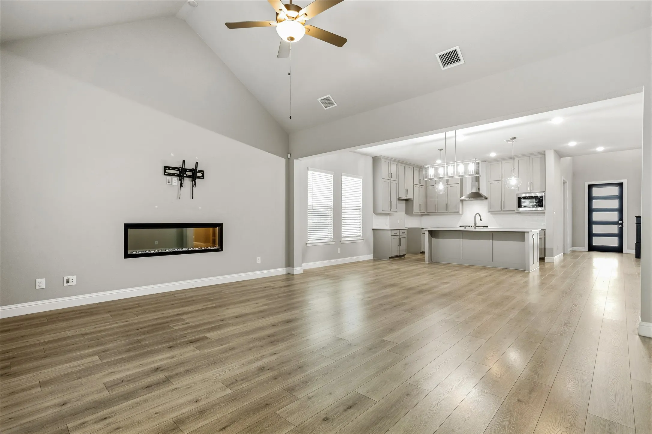 Single Family Residence For Sale in Denton County , 8597 Amethyst Lane, Frisco, Texas 75036, 4 Bedroom, 4 Bathroom, 2 Garage spaces, 3,278 Sqft, built in 2021, mls#21328305, Real Estate Agent in Frisco, Homes For Sale in Denton county, Homes For Sale in Frisco, Realtor in Frisco Texas, Real Estate Brokerage Independent Realty Texas, Luminita Cordes Realtor