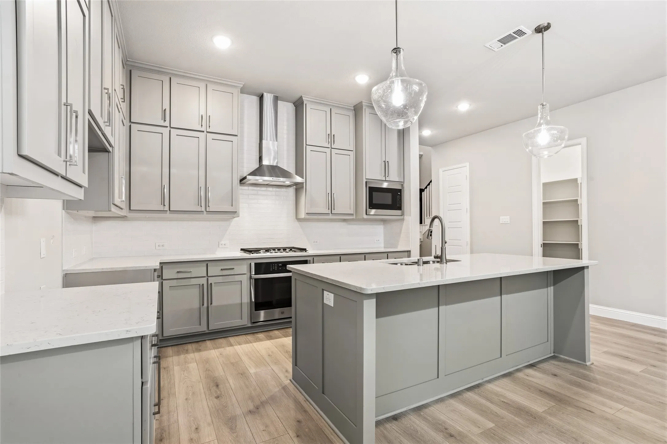 Single Family Residence For Sale in Denton County , 8597 Amethyst Lane, Frisco, Texas 75036, 4 Bedroom, 4 Bathroom, 2 Garage spaces, 3,278 Sqft, built in 2021, mls#21328305, Real Estate Agent in Frisco, Homes For Sale in Denton county, Homes For Sale in Frisco, Realtor in Frisco Texas, Real Estate Brokerage Independent Realty Texas, Luminita Cordes Realtor