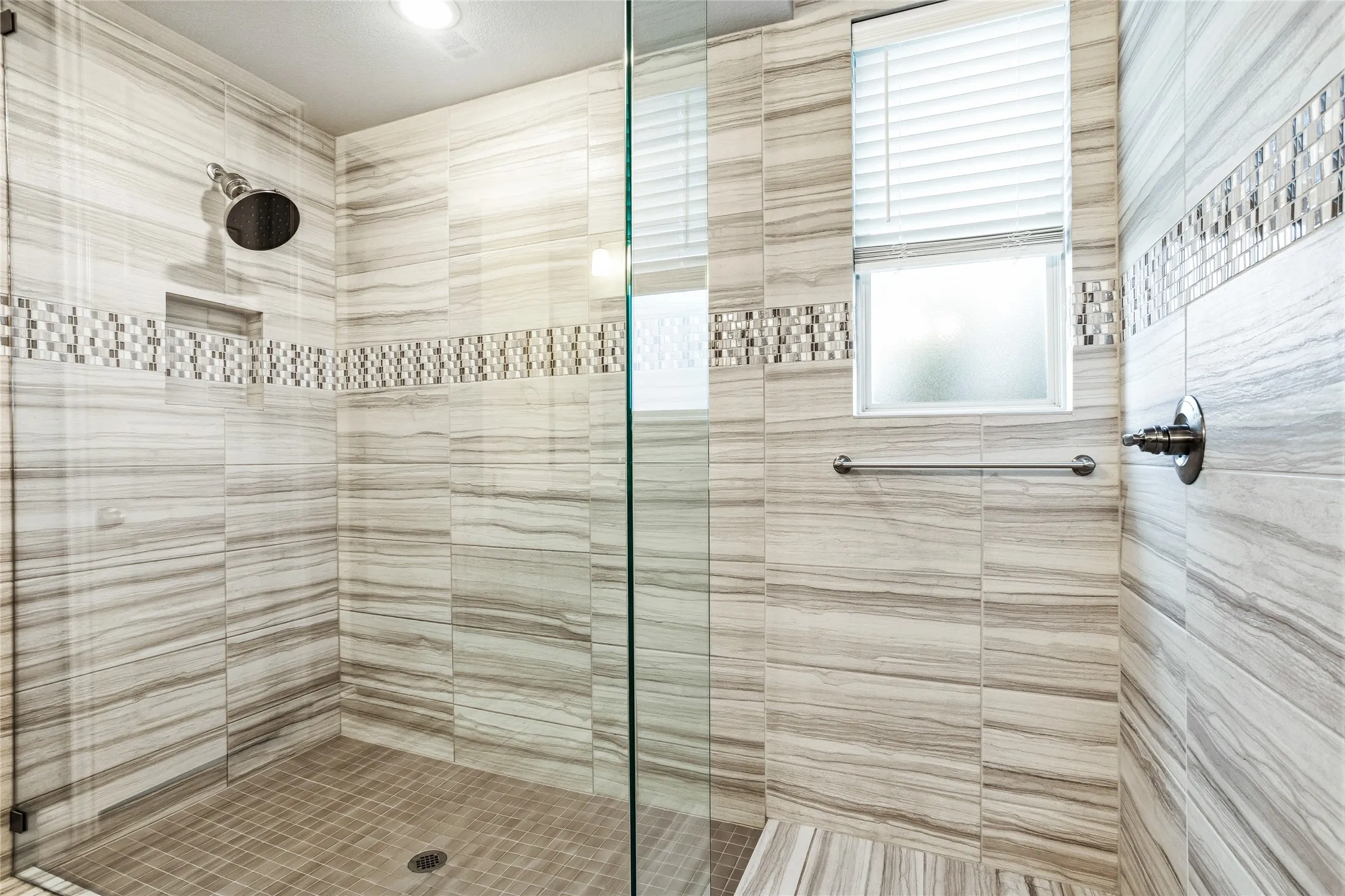 Single Family Residence For Sale in Denton County , 8597 Amethyst Lane, Frisco, Texas 75036, 4 Bedroom, 4 Bathroom, 2 Garage spaces, 3,278 Sqft, built in 2021, mls#21328305, Real Estate Agent in Frisco, Homes For Sale in Denton county, Homes For Sale in Frisco, Realtor in Frisco Texas, Real Estate Brokerage Independent Realty Texas, Luminita Cordes Realtor