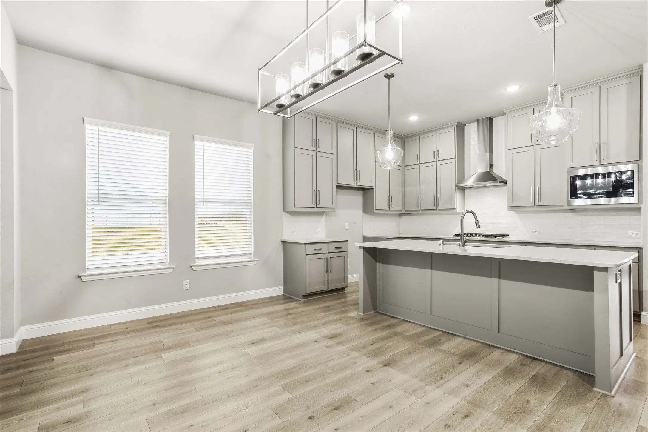 Single Family Residence For Sale in Denton County , 8597 Amethyst Lane, Frisco, Texas 75036, 4 Bedroom, 4 Bathroom, 2 Garage spaces, 3,278 Sqft, built in 2021, mls#21328305, Real Estate Agent in Frisco, Homes For Sale in Denton county, Homes For Sale in Frisco, Realtor in Frisco Texas, Real Estate Brokerage Independent Realty Texas, Luminita Cordes Realtor