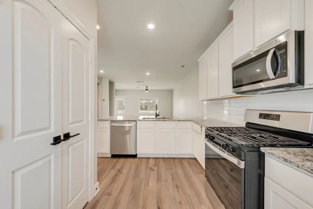 Single Family Residence For Rent in Collin County , 804 Calhoun Drive, Anna, Texas 75409, 5 Bedroom, 3 Bathroom, 2 Garage spaces, 2,703 Sqft, built in 2023, mls#21331177, Real Estate Agent in Anna, Homes For Rent in Collin county, Homes For Rent in Anna, Realtor in Anna Texas, Real Estate Brokerage Independent Realty Texas, Luminita Cordes Realtor