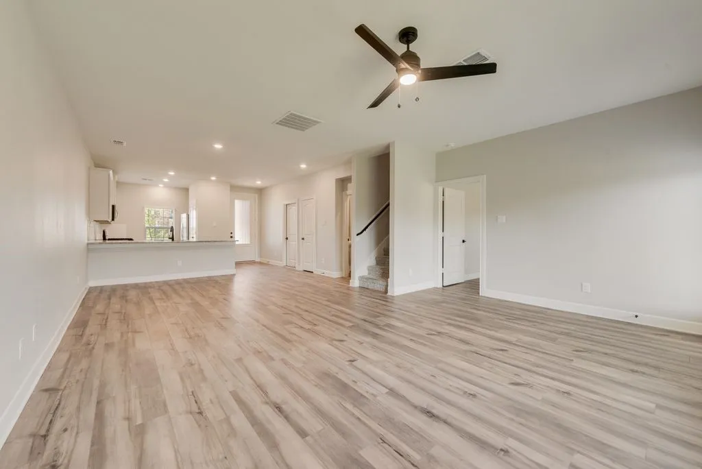 Single Family Residence For Rent in Collin County , 804 Calhoun Drive, Anna, Texas 75409, 5 Bedroom, 3 Bathroom, 2 Garage spaces, 2,703 Sqft, built in 2023, mls#21331177, Real Estate Agent in Anna, Homes For Rent in Collin county, Homes For Rent in Anna, Realtor in Anna Texas, Real Estate Brokerage Independent Realty Texas, Luminita Cordes Realtor