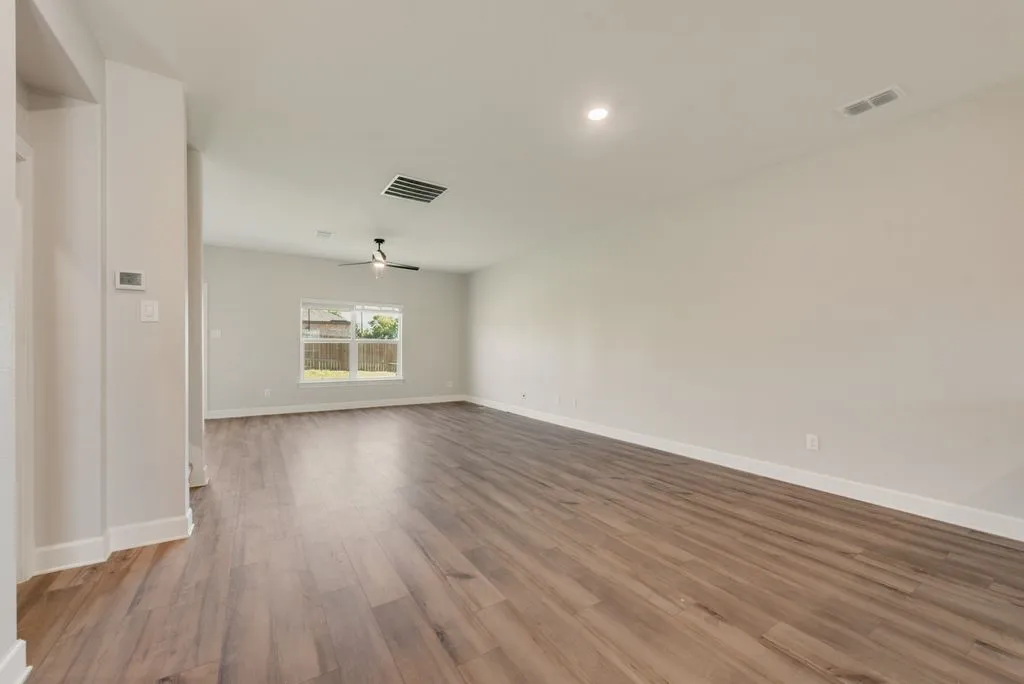 Single Family Residence For Rent in Collin County , 804 Calhoun Drive, Anna, Texas 75409, 5 Bedroom, 3 Bathroom, 2 Garage spaces, 2,703 Sqft, built in 2023, mls#21331177, Real Estate Agent in Anna, Homes For Rent in Collin county, Homes For Rent in Anna, Realtor in Anna Texas, Real Estate Brokerage Independent Realty Texas, Luminita Cordes Realtor