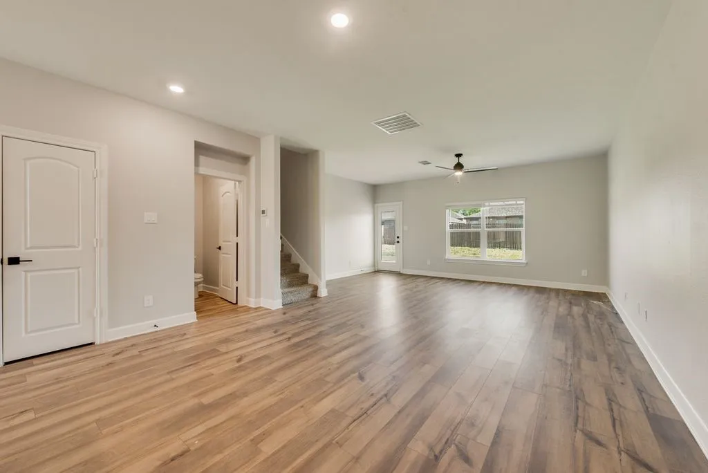 Single Family Residence For Rent in Collin County , 804 Calhoun Drive, Anna, Texas 75409, 5 Bedroom, 3 Bathroom, 2 Garage spaces, 2,703 Sqft, built in 2023, mls#21331177, Real Estate Agent in Anna, Homes For Rent in Collin county, Homes For Rent in Anna, Realtor in Anna Texas, Real Estate Brokerage Independent Realty Texas, Luminita Cordes Realtor