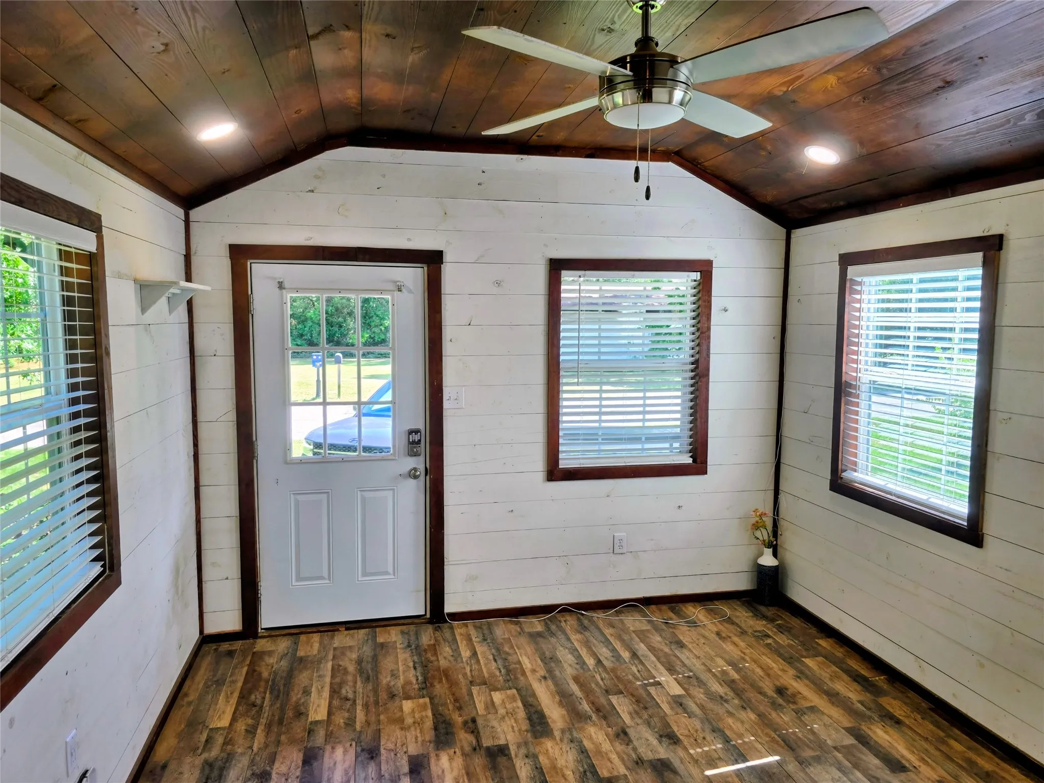Single Family Residence For Sale in Wood County , 710 County Road 2298, Mineola, Texas 75773, 1 Bedroom, 1 Bathroom, Garage spaces, 432 Sqft, built in 2023, mls#21331175, Real Estate Agent in Mineola, Homes For Sale in Wood county, Homes For Sale in Mineola, Realtor in Mineola Texas, Real Estate Brokerage Independent Realty Texas, Luminita Cordes Realtor