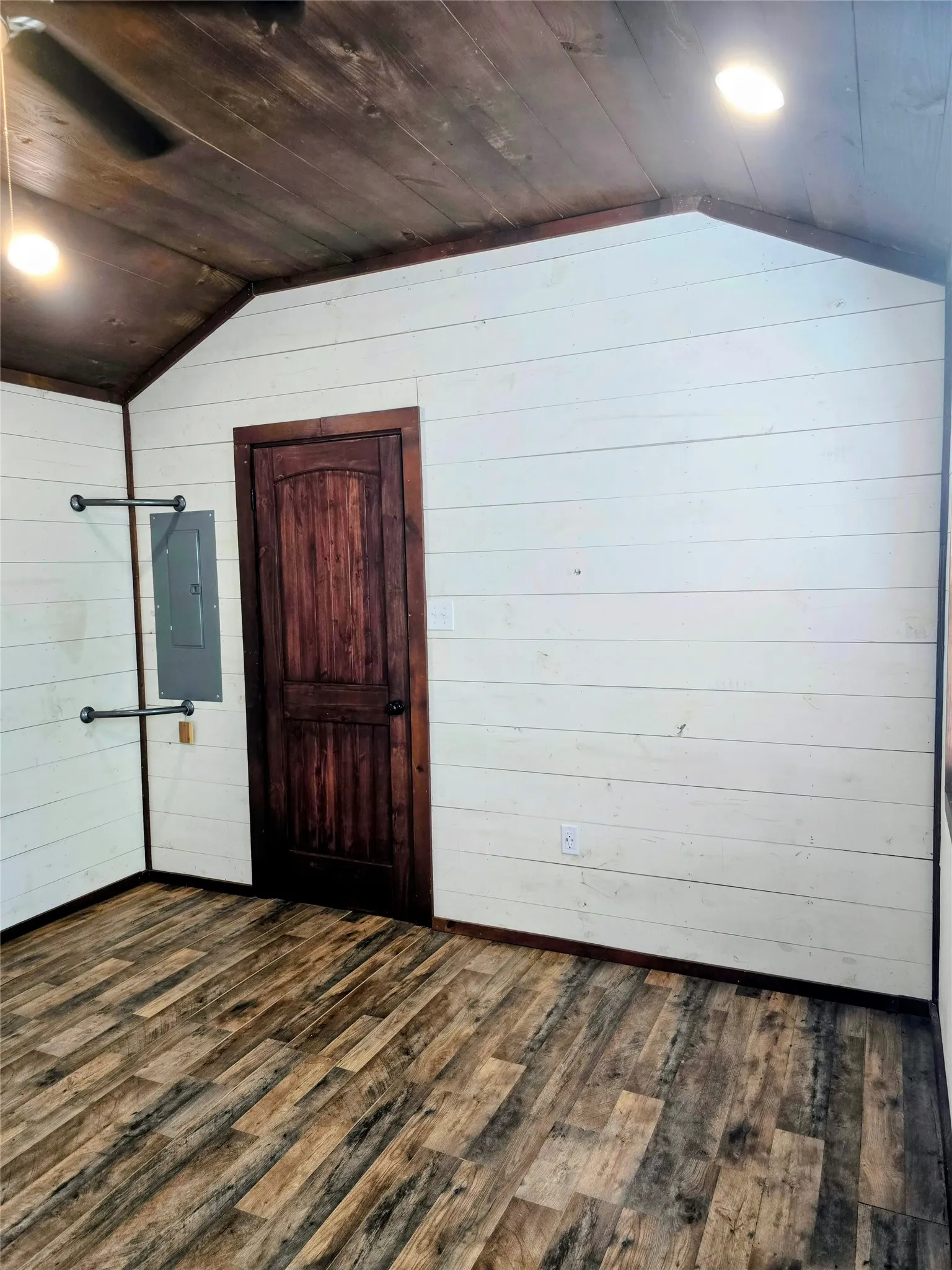 Single Family Residence For Sale in Wood County , 710 County Road 2298, Mineola, Texas 75773, 1 Bedroom, 1 Bathroom, Garage spaces, 432 Sqft, built in 2023, mls#21331175, Real Estate Agent in Mineola, Homes For Sale in Wood county, Homes For Sale in Mineola, Realtor in Mineola Texas, Real Estate Brokerage Independent Realty Texas, Luminita Cordes Realtor