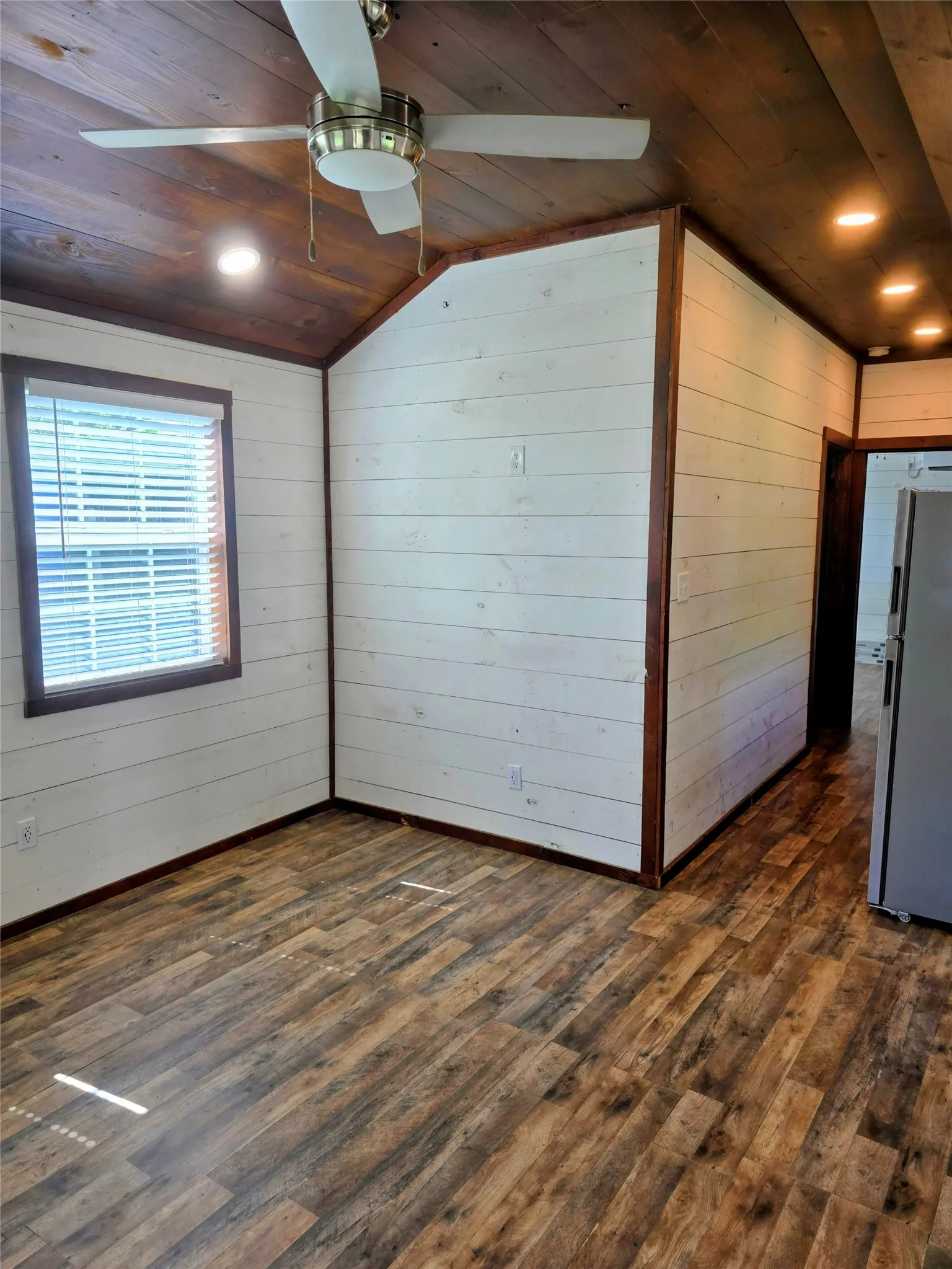 Single Family Residence For Sale in Wood County , 710 County Road 2298, Mineola, Texas 75773, 1 Bedroom, 1 Bathroom, Garage spaces, 432 Sqft, built in 2023, mls#21331175, Real Estate Agent in Mineola, Homes For Sale in Wood county, Homes For Sale in Mineola, Realtor in Mineola Texas, Real Estate Brokerage Independent Realty Texas, Luminita Cordes Realtor