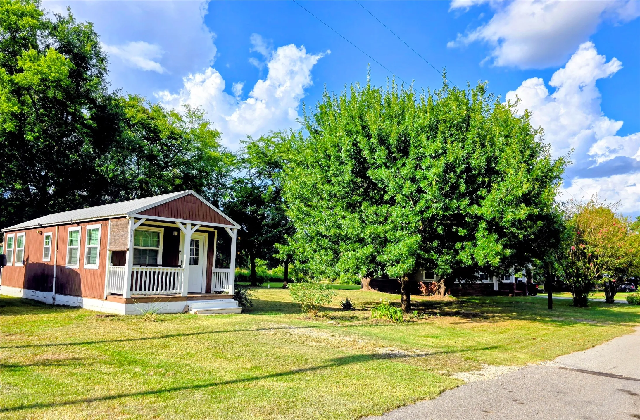 Single Family Residence For Sale in Wood County , 710 County Road 2298, Mineola, Texas 75773, 1 Bedroom, 1 Bathroom, Garage spaces, 432 Sqft, built in 2023, mls#21331175, Real Estate Agent in Mineola, Homes For Sale in Wood county, Homes For Sale in Mineola, Realtor in Mineola Texas, Real Estate Brokerage Independent Realty Texas, Luminita Cordes Realtor