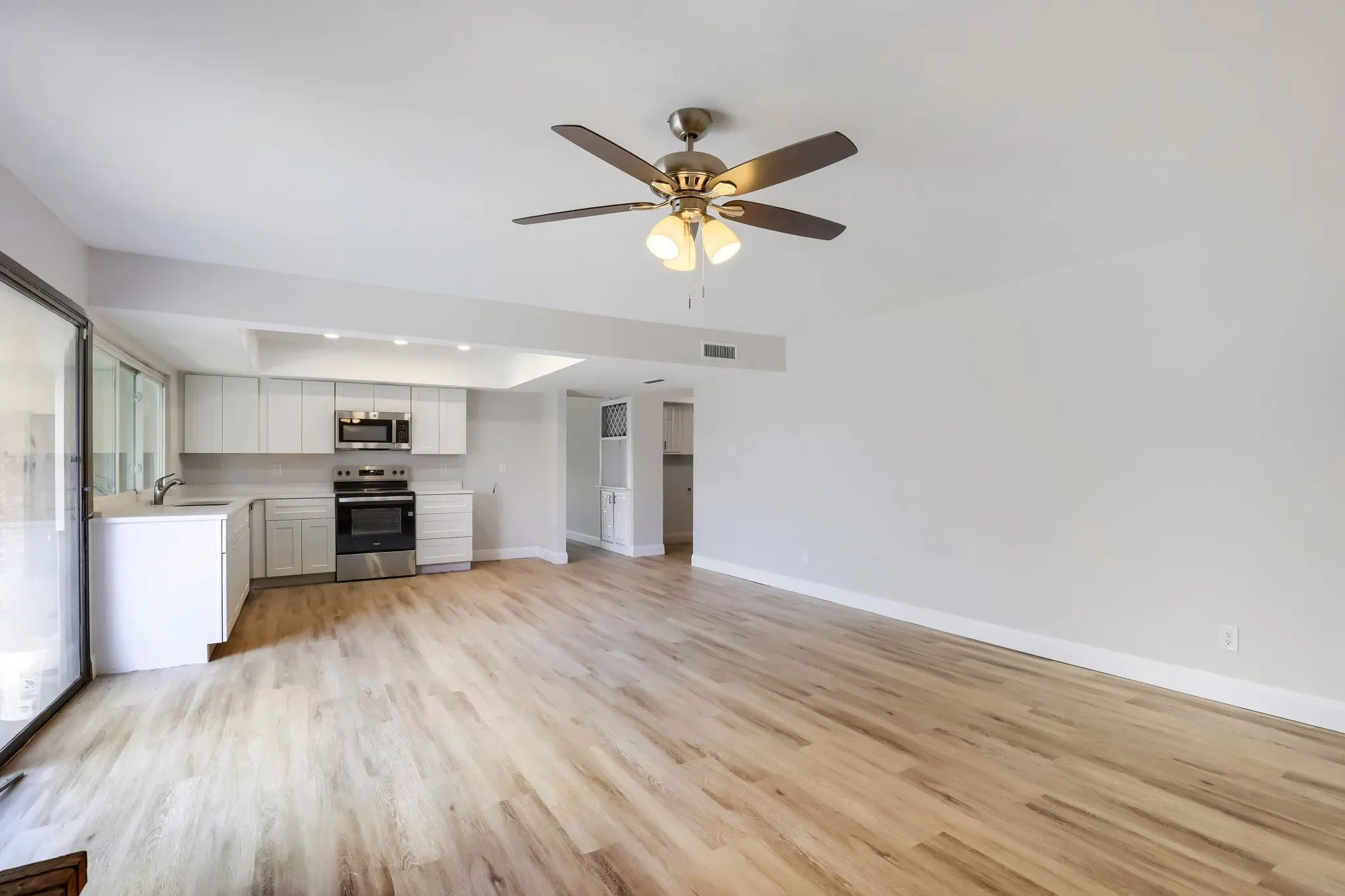 Single Family Residence For Sale in Dallas County , 815 Fleming Trail, Richardson, Texas 75081, 3 Bedroom, 2 Bathroom, 2 Garage spaces, 1,947 Sqft, built in 1978, mls#21165919, Real Estate Agent in Richardson, Homes For Sale in Dallas county, Homes For Sale in Richardson, Realtor in Richardson Texas, Real Estate Brokerage Independent Realty Texas, Luminita Cordes Realtor