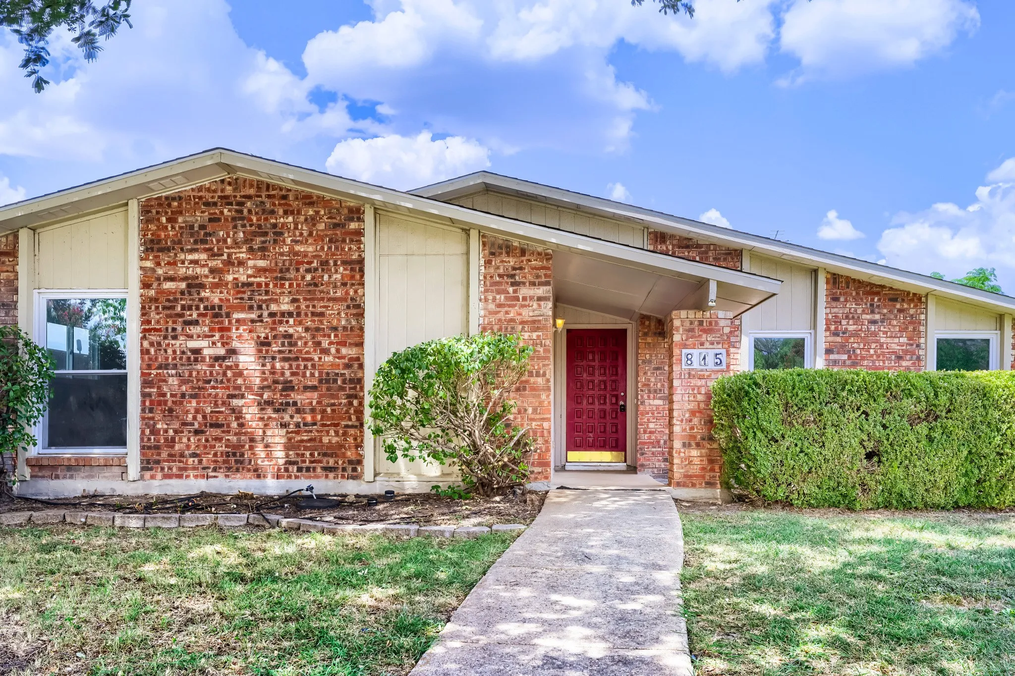 Single Family Residence For Sale in Dallas County , 815 Fleming Trail, Richardson, Texas 75081, 3 Bedroom, 2 Bathroom, 2 Garage spaces, 1,947 Sqft, built in 1978, mls#21165919, Real Estate Agent in Richardson, Homes For Sale in Dallas county, Homes For Sale in Richardson, Realtor in Richardson Texas, Real Estate Brokerage Independent Realty Texas, Luminita Cordes Realtor