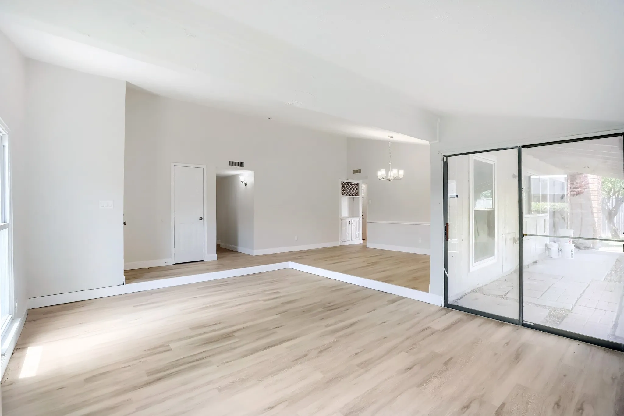 Single Family Residence For Sale in Dallas County , 815 Fleming Trail, Richardson, Texas 75081, 3 Bedroom, 2 Bathroom, 2 Garage spaces, 1,947 Sqft, built in 1978, mls#21165919, Real Estate Agent in Richardson, Homes For Sale in Dallas county, Homes For Sale in Richardson, Realtor in Richardson Texas, Real Estate Brokerage Independent Realty Texas, Luminita Cordes Realtor