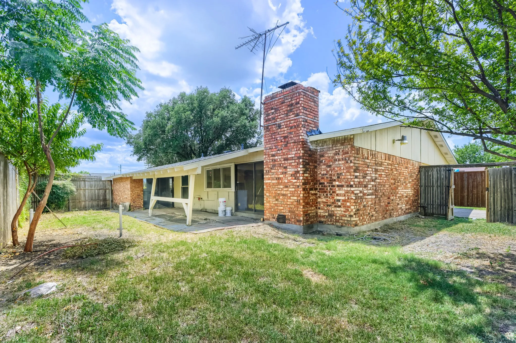 Single Family Residence For Sale in Dallas County , 815 Fleming Trail, Richardson, Texas 75081, 3 Bedroom, 2 Bathroom, 2 Garage spaces, 1,947 Sqft, built in 1978, mls#21165919, Real Estate Agent in Richardson, Homes For Sale in Dallas county, Homes For Sale in Richardson, Realtor in Richardson Texas, Real Estate Brokerage Independent Realty Texas, Luminita Cordes Realtor