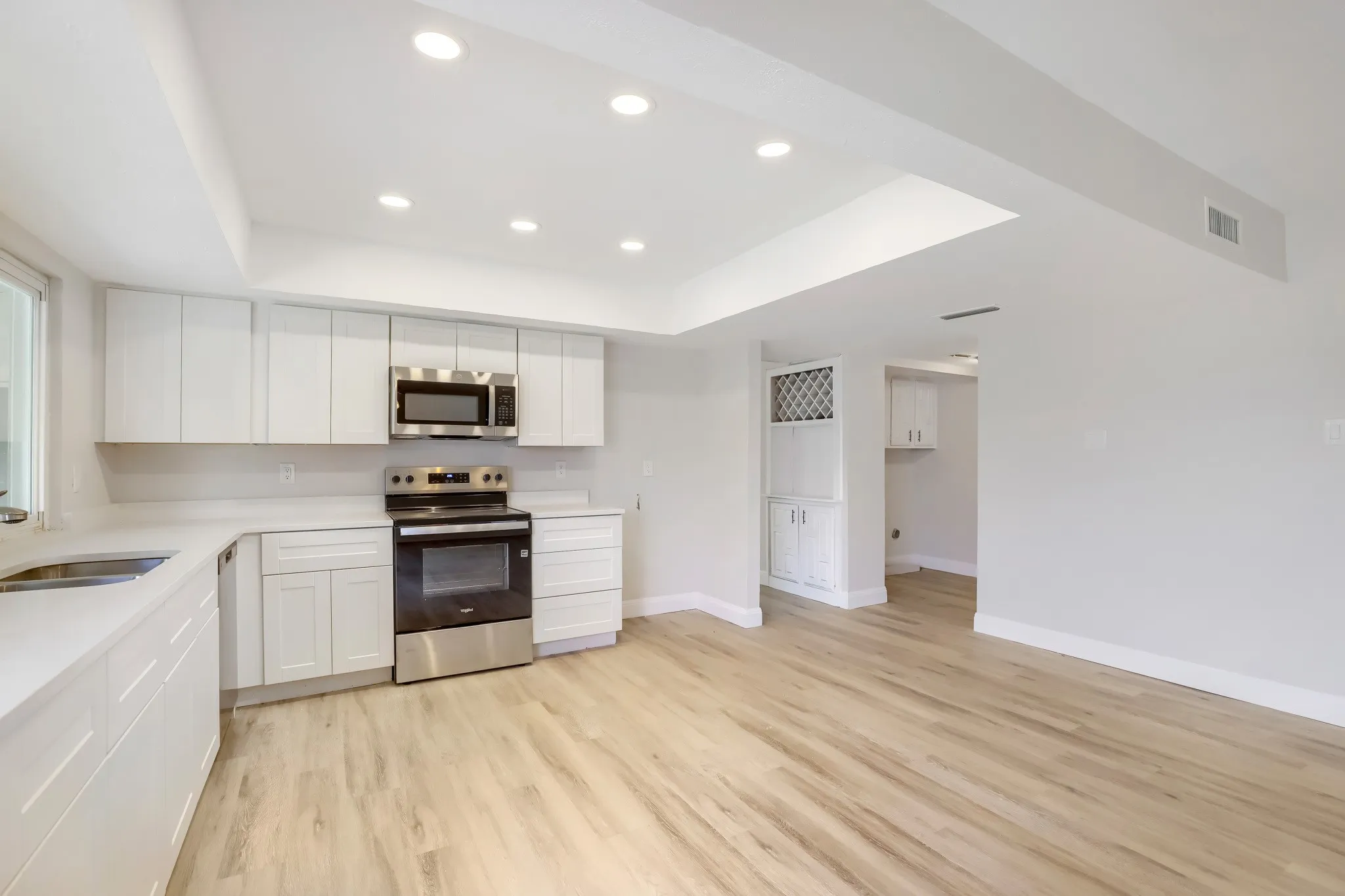 Single Family Residence For Sale in Dallas County , 815 Fleming Trail, Richardson, Texas 75081, 3 Bedroom, 2 Bathroom, 2 Garage spaces, 1,947 Sqft, built in 1978, mls#21165919, Real Estate Agent in Richardson, Homes For Sale in Dallas county, Homes For Sale in Richardson, Realtor in Richardson Texas, Real Estate Brokerage Independent Realty Texas, Luminita Cordes Realtor