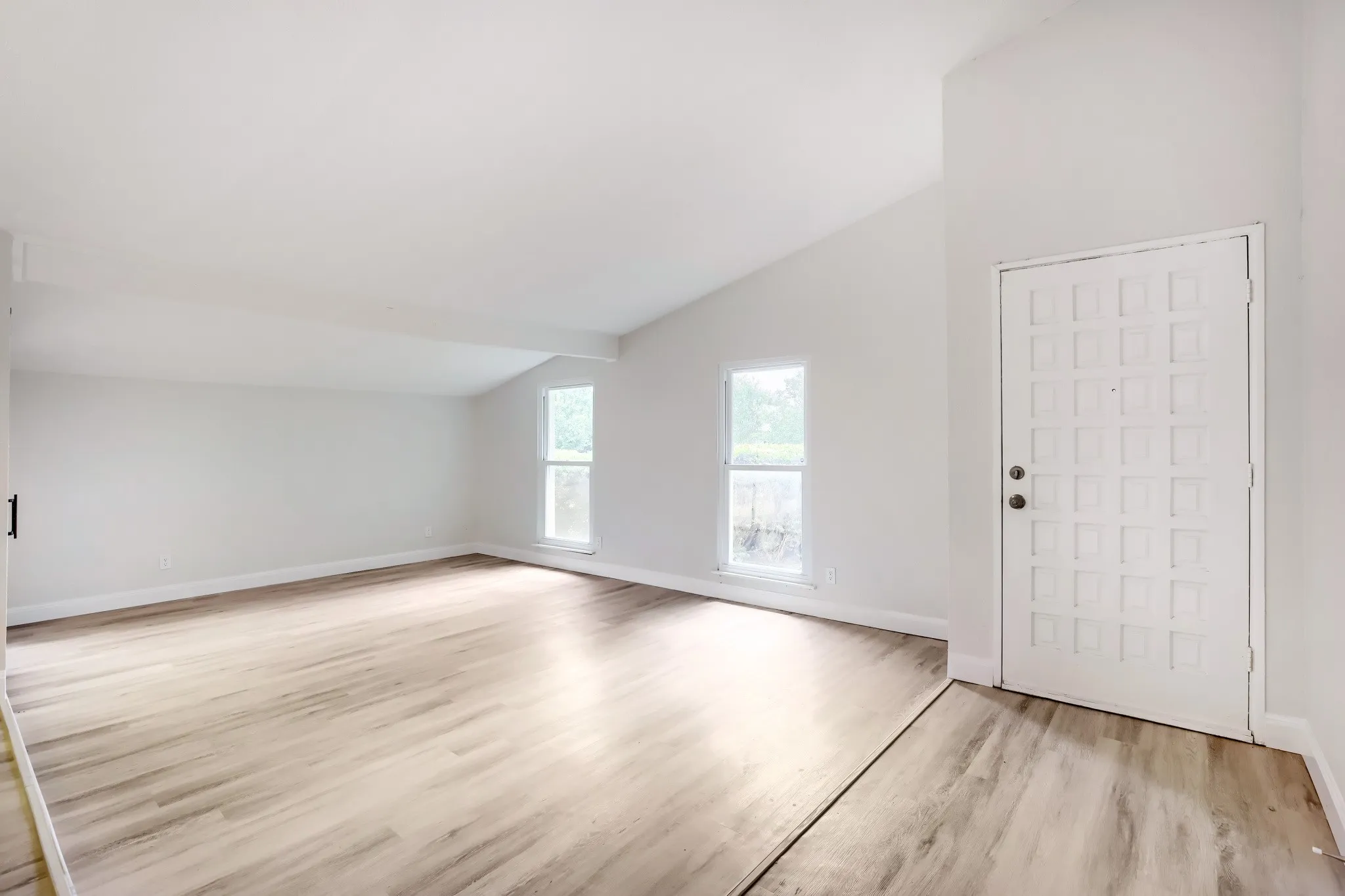 Single Family Residence For Sale in Dallas County , 815 Fleming Trail, Richardson, Texas 75081, 3 Bedroom, 2 Bathroom, 2 Garage spaces, 1,947 Sqft, built in 1978, mls#21165919, Real Estate Agent in Richardson, Homes For Sale in Dallas county, Homes For Sale in Richardson, Realtor in Richardson Texas, Real Estate Brokerage Independent Realty Texas, Luminita Cordes Realtor