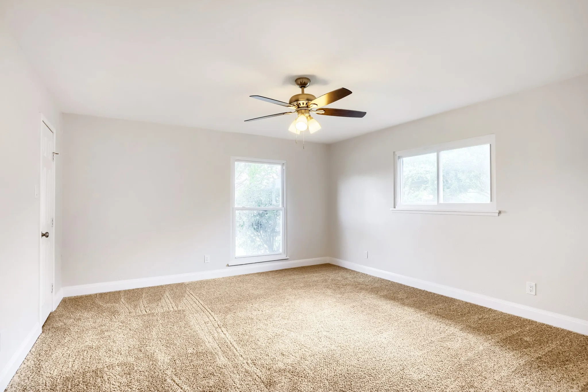 Single Family Residence For Sale in Dallas County , 815 Fleming Trail, Richardson, Texas 75081, 3 Bedroom, 2 Bathroom, 2 Garage spaces, 1,947 Sqft, built in 1978, mls#21165919, Real Estate Agent in Richardson, Homes For Sale in Dallas county, Homes For Sale in Richardson, Realtor in Richardson Texas, Real Estate Brokerage Independent Realty Texas, Luminita Cordes Realtor