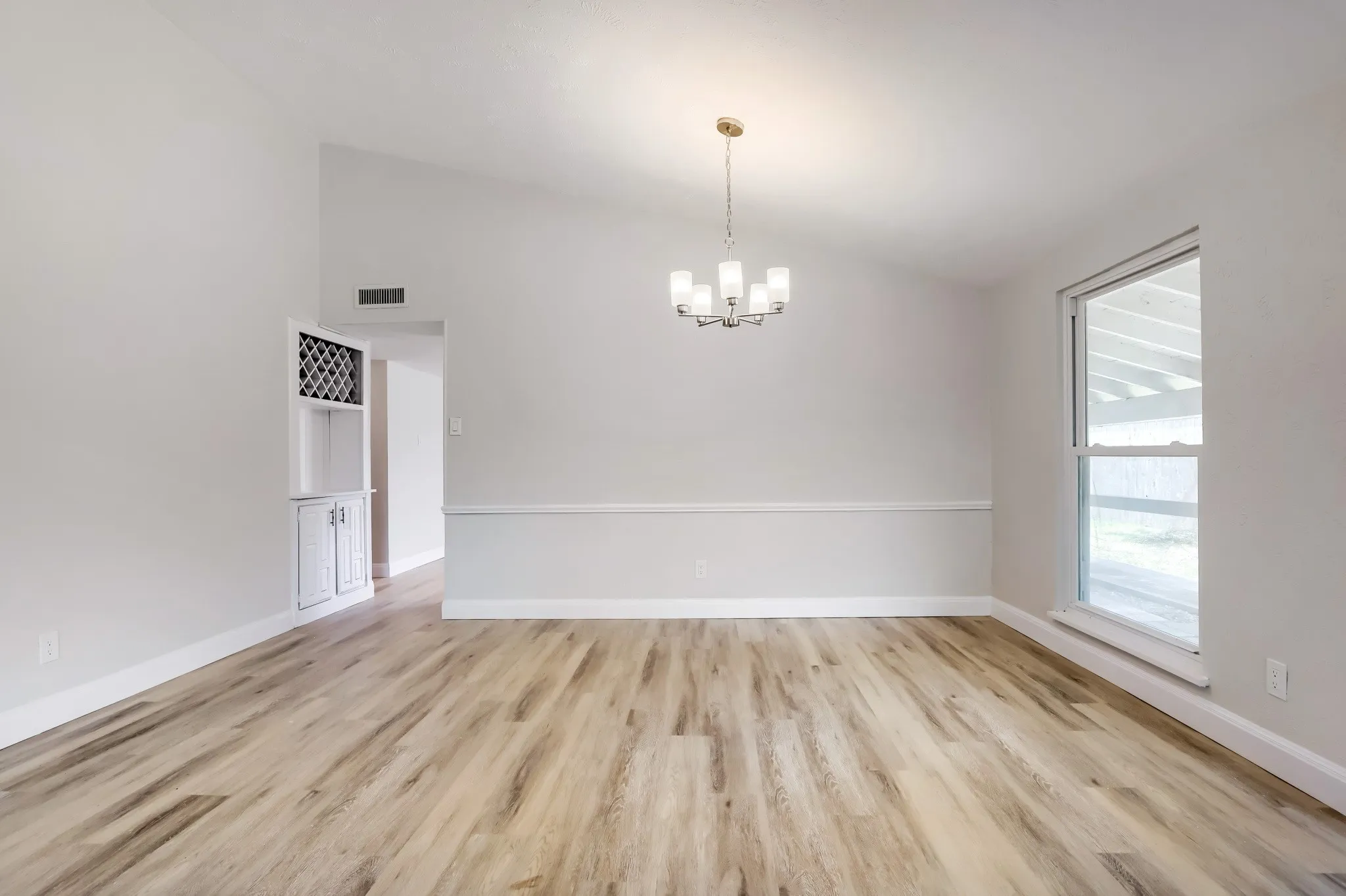 Single Family Residence For Sale in Dallas County , 815 Fleming Trail, Richardson, Texas 75081, 3 Bedroom, 2 Bathroom, 2 Garage spaces, 1,947 Sqft, built in 1978, mls#21165919, Real Estate Agent in Richardson, Homes For Sale in Dallas county, Homes For Sale in Richardson, Realtor in Richardson Texas, Real Estate Brokerage Independent Realty Texas, Luminita Cordes Realtor