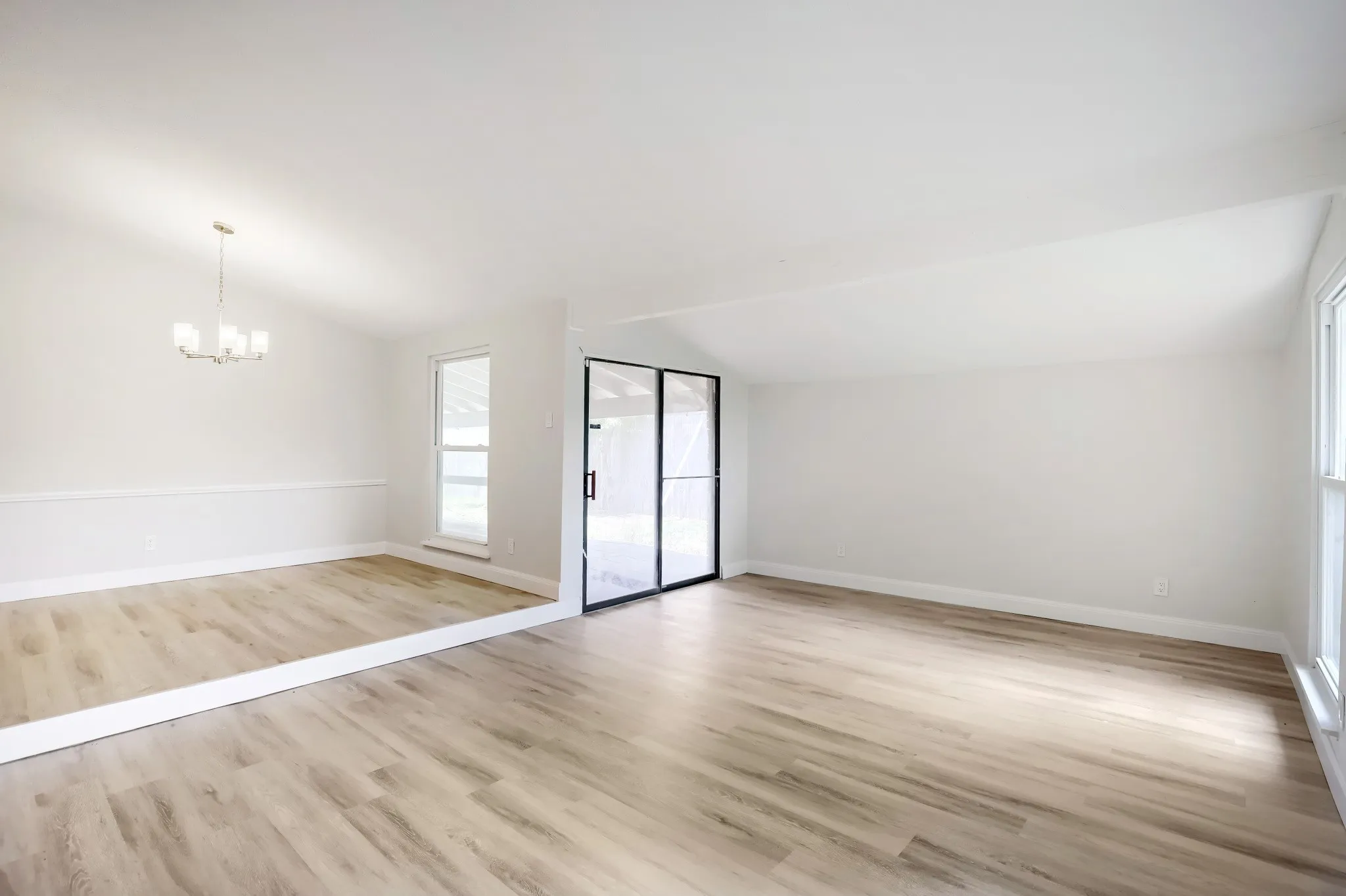 Single Family Residence For Sale in Dallas County , 815 Fleming Trail, Richardson, Texas 75081, 3 Bedroom, 2 Bathroom, 2 Garage spaces, 1,947 Sqft, built in 1978, mls#21165919, Real Estate Agent in Richardson, Homes For Sale in Dallas county, Homes For Sale in Richardson, Realtor in Richardson Texas, Real Estate Brokerage Independent Realty Texas, Luminita Cordes Realtor