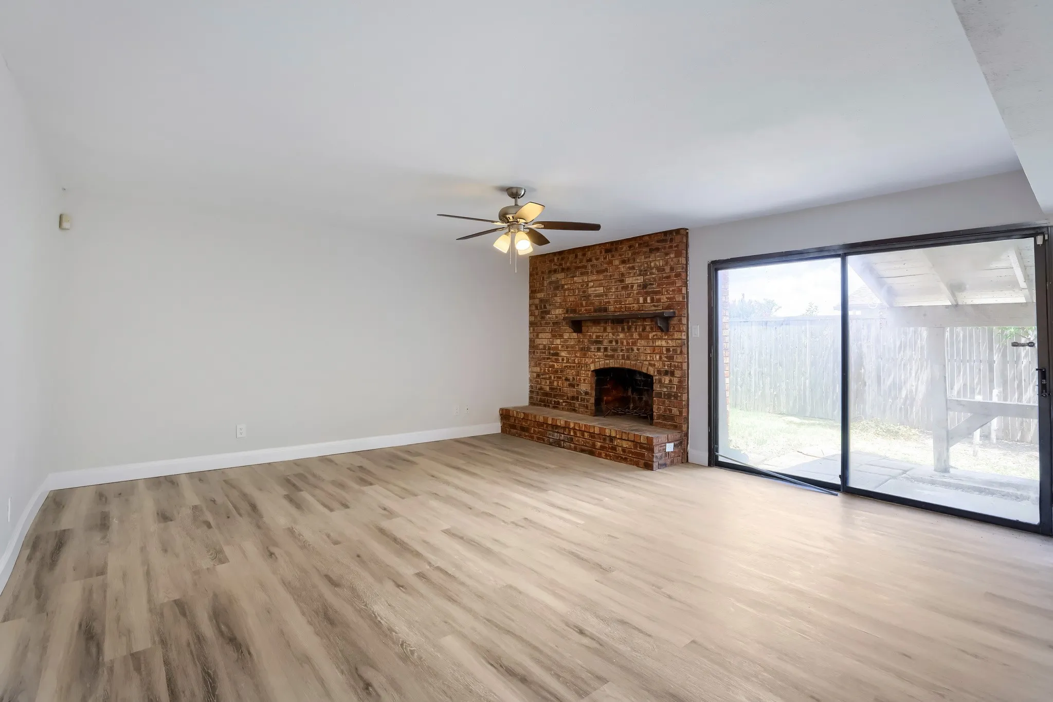 Single Family Residence For Sale in Dallas County , 815 Fleming Trail, Richardson, Texas 75081, 3 Bedroom, 2 Bathroom, 2 Garage spaces, 1,947 Sqft, built in 1978, mls#21165919, Real Estate Agent in Richardson, Homes For Sale in Dallas county, Homes For Sale in Richardson, Realtor in Richardson Texas, Real Estate Brokerage Independent Realty Texas, Luminita Cordes Realtor