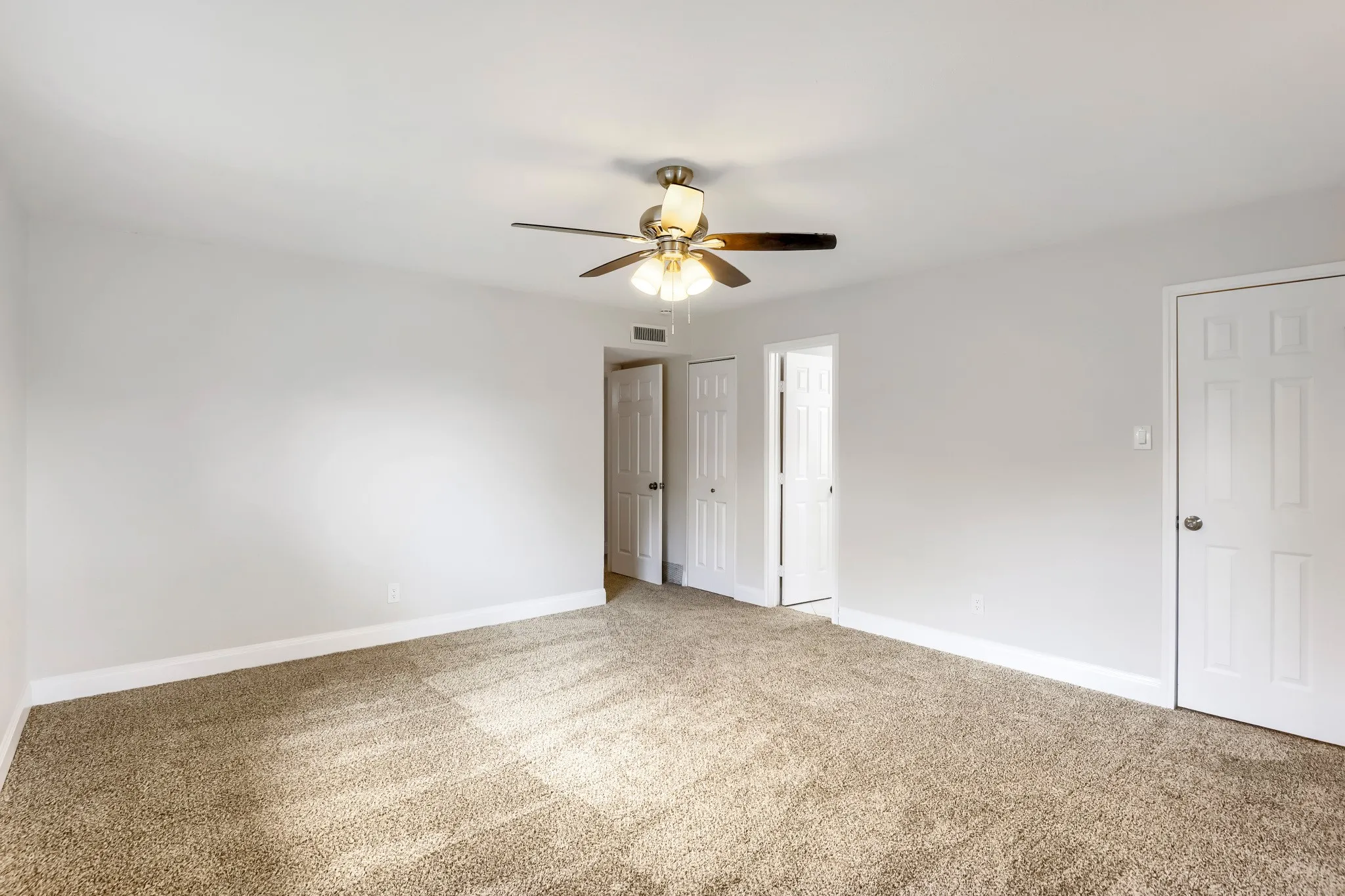 Single Family Residence For Sale in Dallas County , 815 Fleming Trail, Richardson, Texas 75081, 3 Bedroom, 2 Bathroom, 2 Garage spaces, 1,947 Sqft, built in 1978, mls#21165919, Real Estate Agent in Richardson, Homes For Sale in Dallas county, Homes For Sale in Richardson, Realtor in Richardson Texas, Real Estate Brokerage Independent Realty Texas, Luminita Cordes Realtor