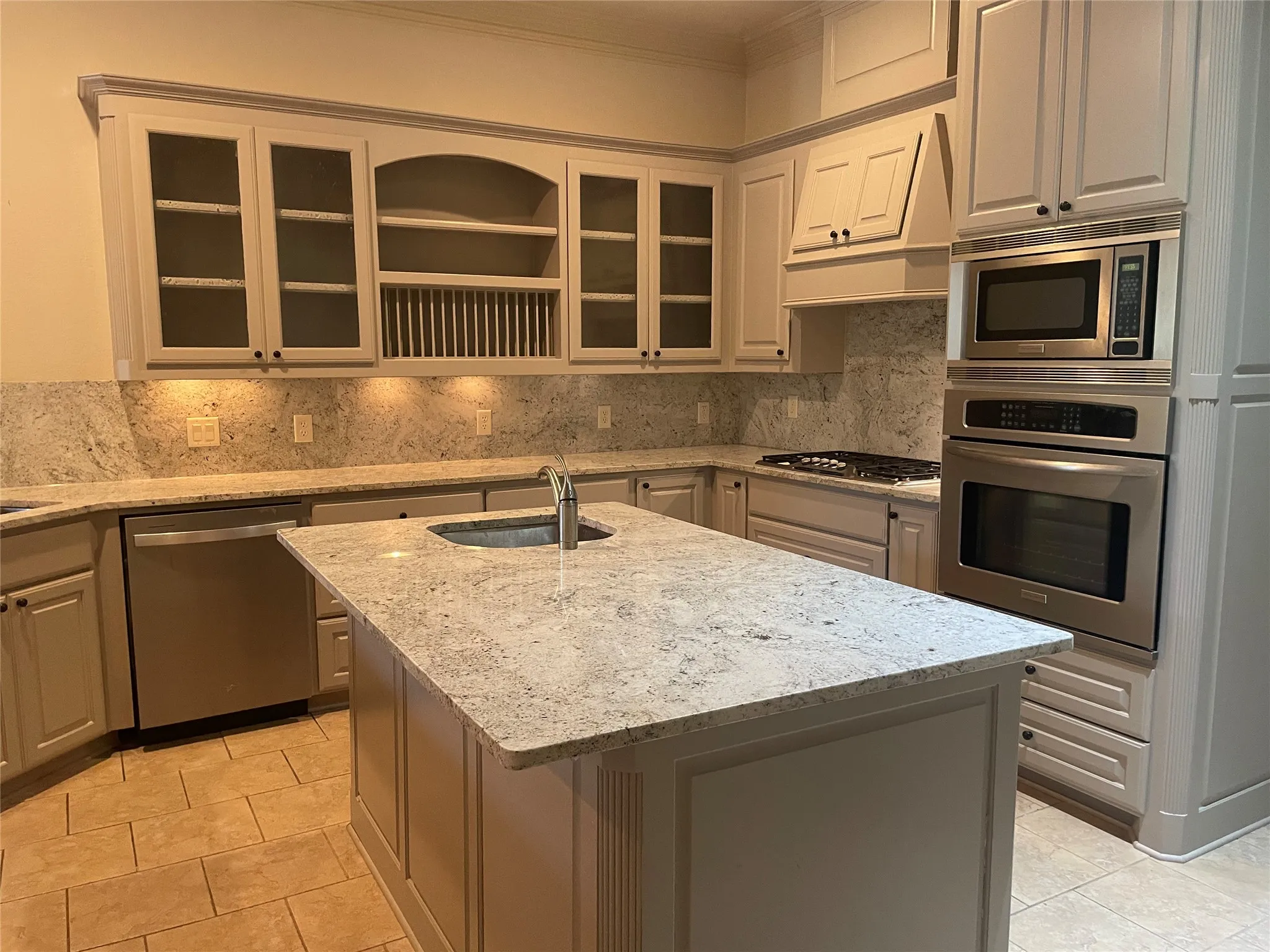 Single Family Residence For Rent in Rockwall County , 326 Harborview Drive, Rockwall, Texas 75032, 3 Bedrooms, 2 Bathrooms, 3 Garage spaces, 2,744 Sqft, built in 2007, Price $3,100, mls#21331115, Real Estate Agent in Rockwall, Homes For Rent in Rockwall county, Homes For Rent in Rockwall, Realtor in Rockwall Texas, Real Estate Brokerage Independent Realty Texas, Luminita Cordes Realtor