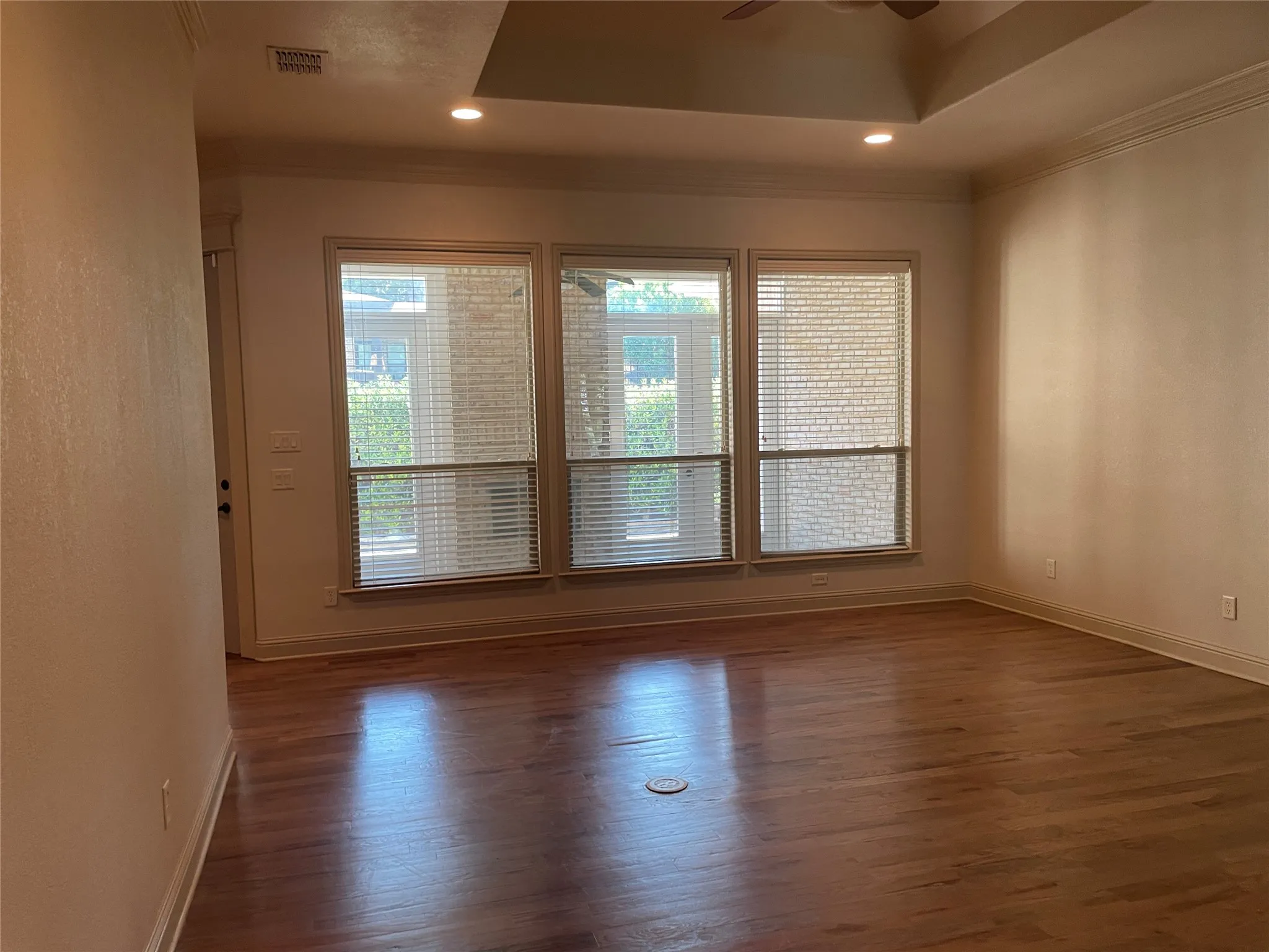 Single Family Residence For Rent in Rockwall County , 326 Harborview Drive, Rockwall, Texas 75032, 3 Bedrooms, 2 Bathrooms, 3 Garage spaces, 2,744 Sqft, built in 2007, Price $3,100, mls#21331115, Real Estate Agent in Rockwall, Homes For Rent in Rockwall county, Homes For Rent in Rockwall, Realtor in Rockwall Texas, Real Estate Brokerage Independent Realty Texas, Luminita Cordes Realtor