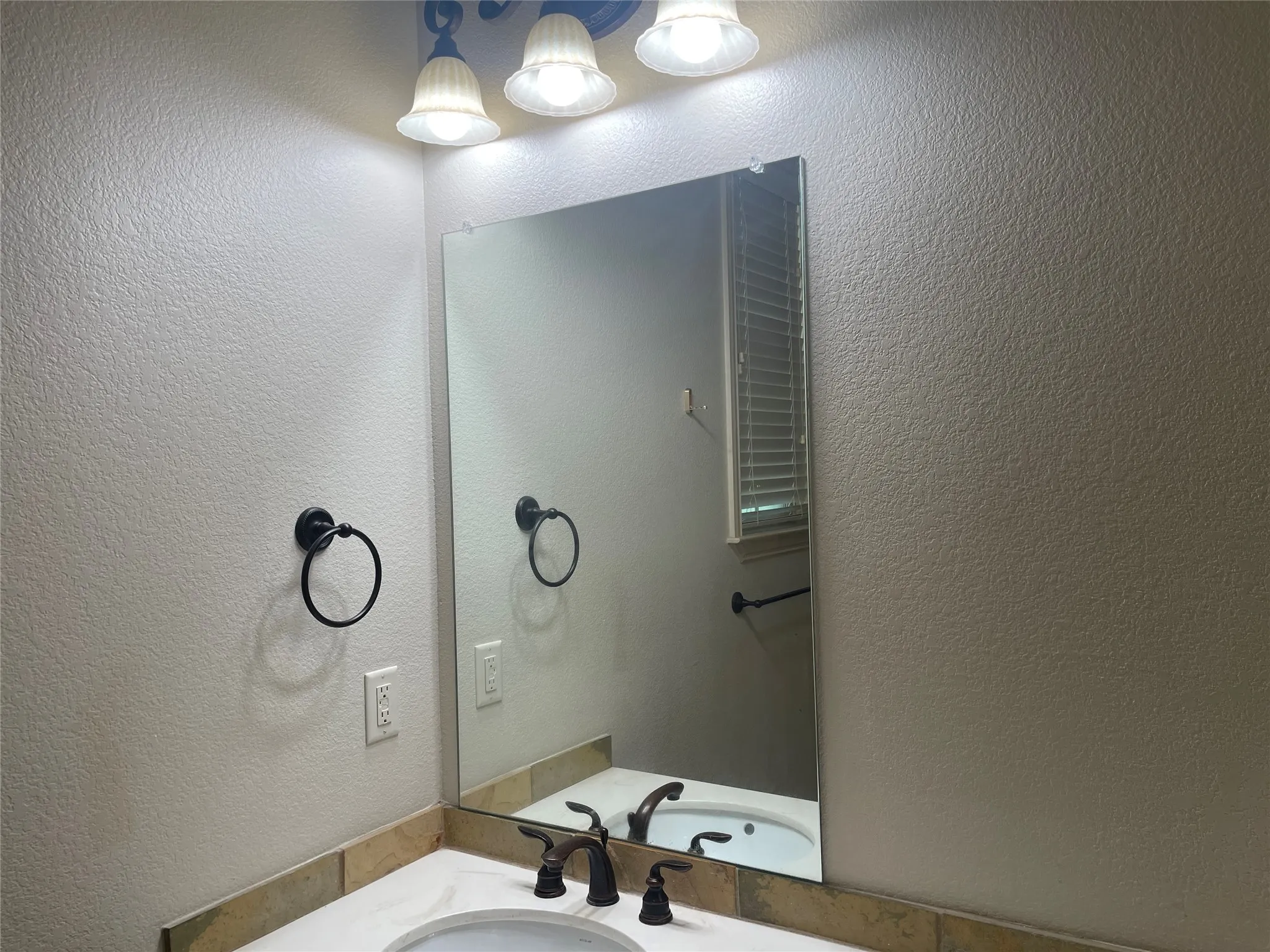 Single Family Residence For Rent in Rockwall County , 326 Harborview Drive, Rockwall, Texas 75032, 3 Bedrooms, 2 Bathrooms, 3 Garage spaces, 2,744 Sqft, built in 2007, Price $3,100, mls#21331115, Real Estate Agent in Rockwall, Homes For Rent in Rockwall county, Homes For Rent in Rockwall, Realtor in Rockwall Texas, Real Estate Brokerage Independent Realty Texas, Luminita Cordes Realtor