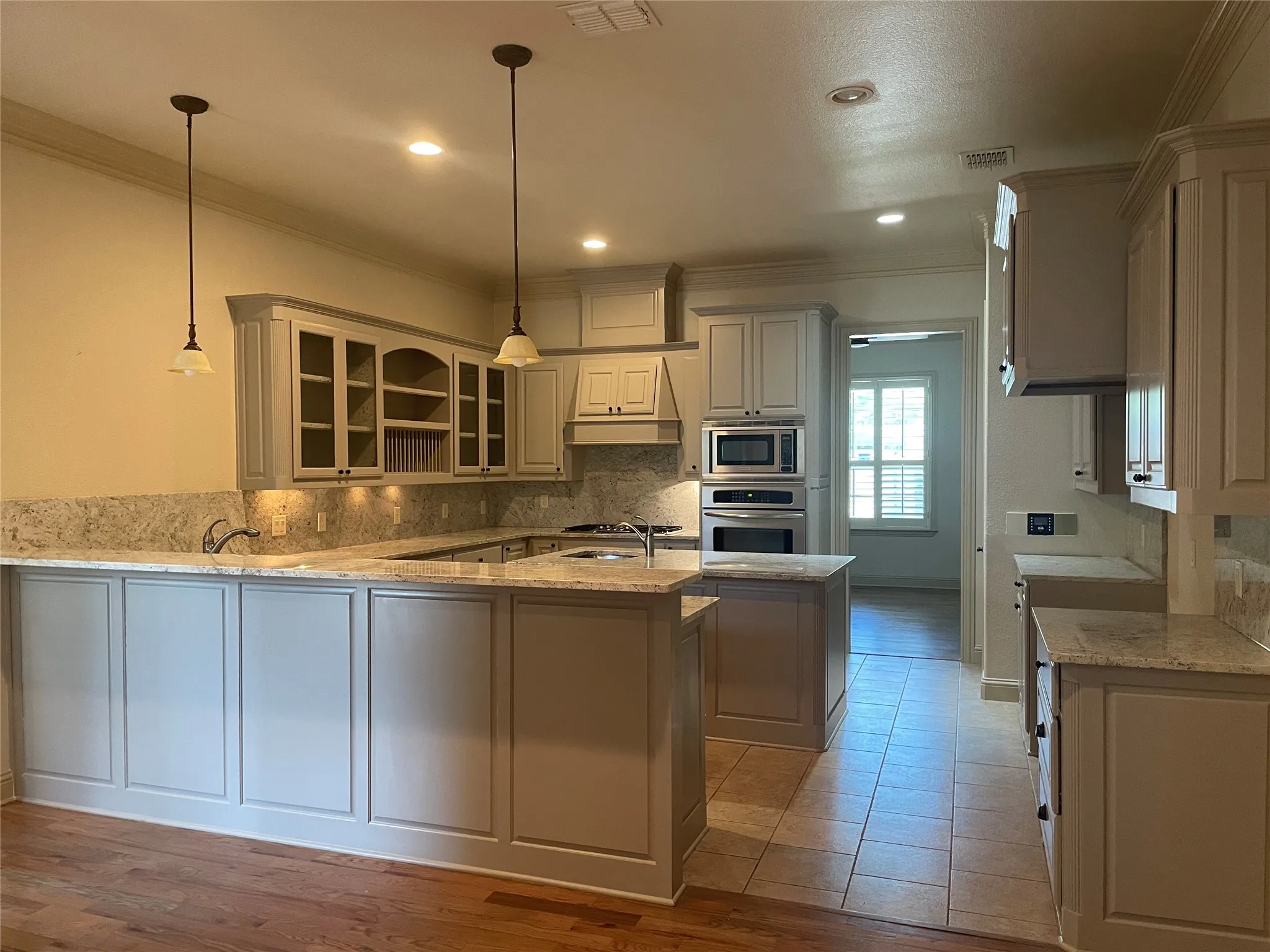 Single Family Residence For Rent in Rockwall County , 326 Harborview Drive, Rockwall, Texas 75032, 3 Bedrooms, 2 Bathrooms, 3 Garage spaces, 2,744 Sqft, built in 2007, Price $3,100, mls#21331115, Real Estate Agent in Rockwall, Homes For Rent in Rockwall county, Homes For Rent in Rockwall, Realtor in Rockwall Texas, Real Estate Brokerage Independent Realty Texas, Luminita Cordes Realtor