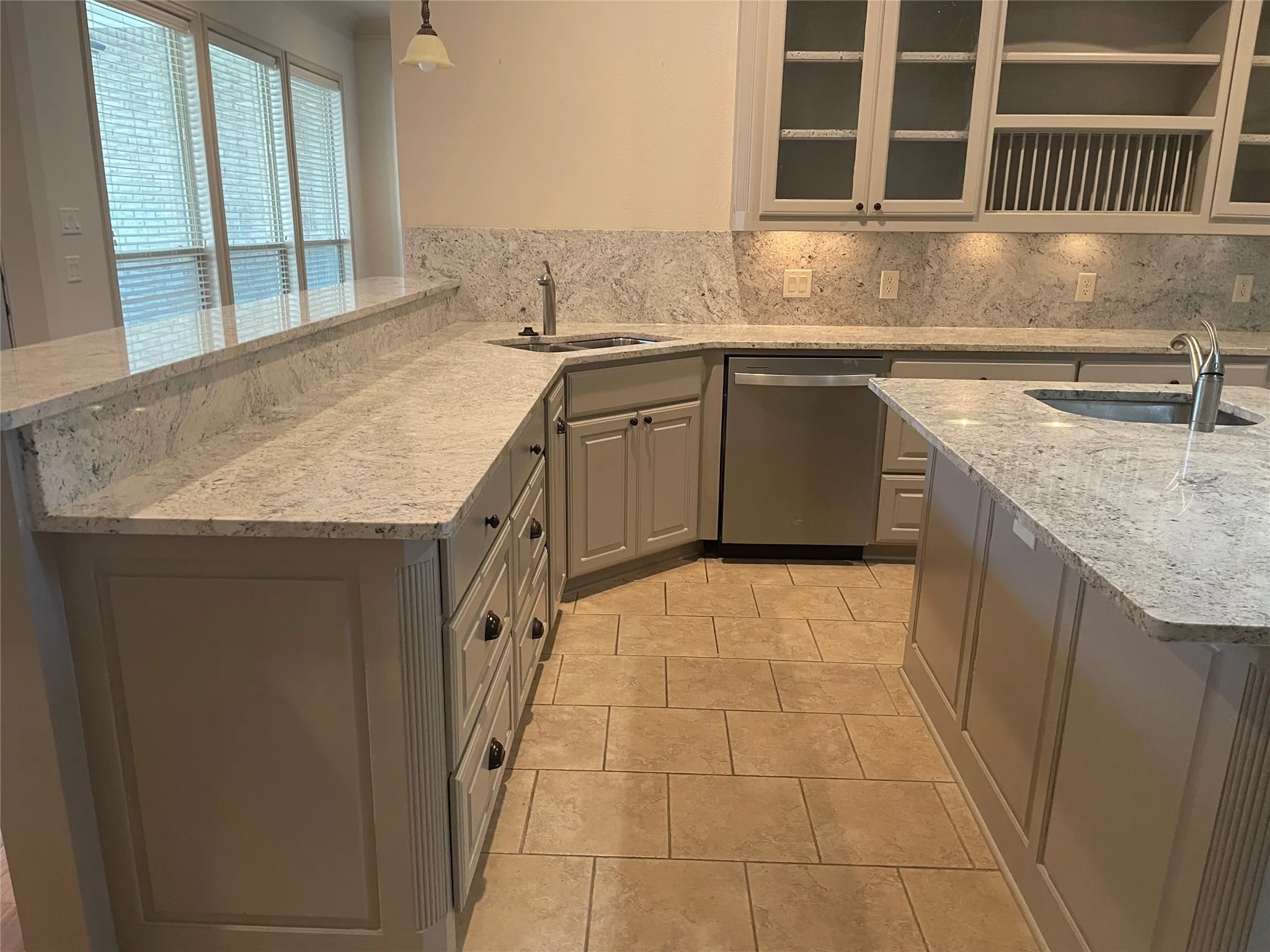 Single Family Residence For Rent in Rockwall County , 326 Harborview Drive, Rockwall, Texas 75032, 3 Bedrooms, 2 Bathrooms, 3 Garage spaces, 2,744 Sqft, built in 2007, Price $3,100, mls#21331115, Real Estate Agent in Rockwall, Homes For Rent in Rockwall county, Homes For Rent in Rockwall, Realtor in Rockwall Texas, Real Estate Brokerage Independent Realty Texas, Luminita Cordes Realtor