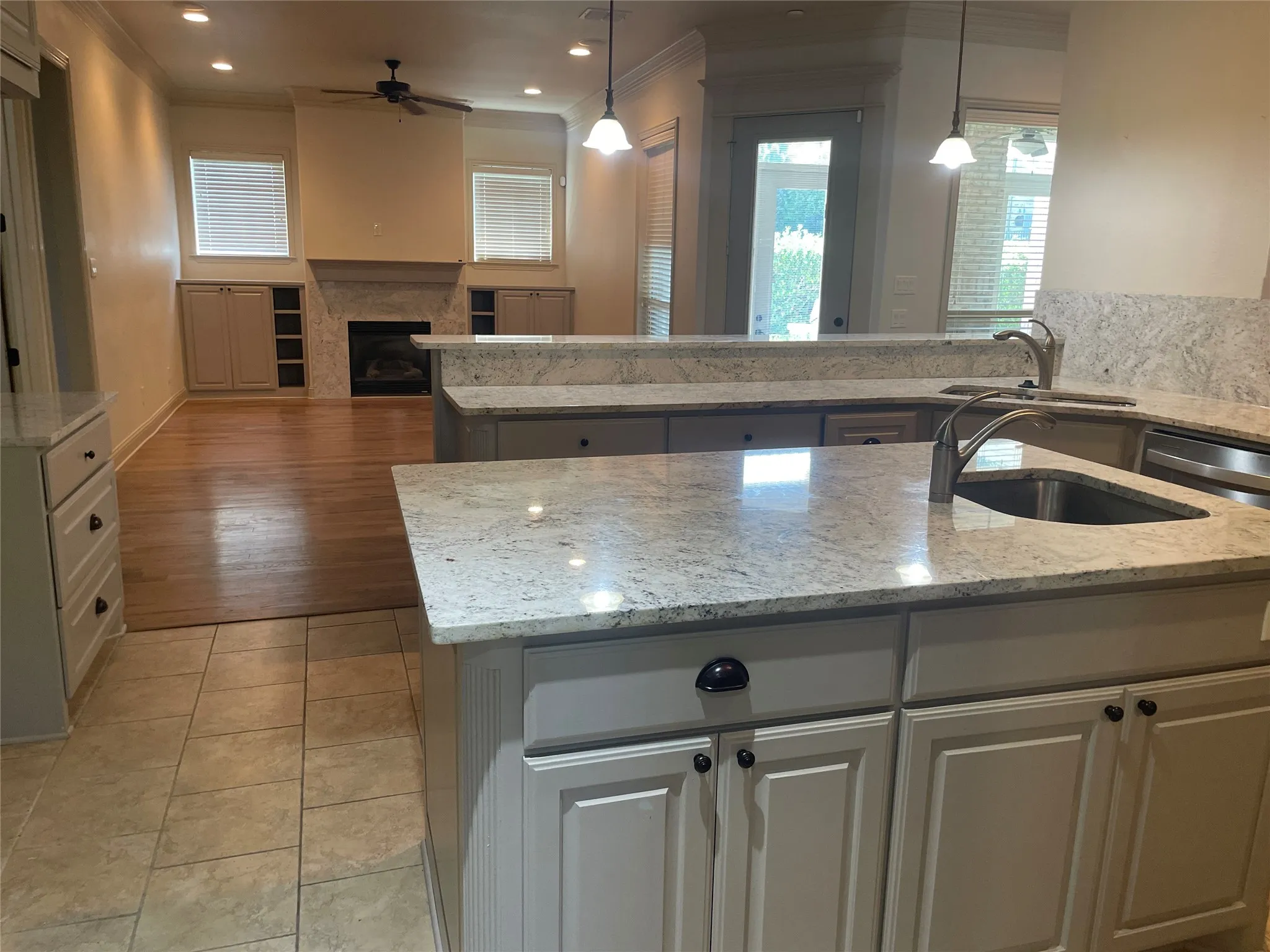 Single Family Residence For Rent in Rockwall County , 326 Harborview Drive, Rockwall, Texas 75032, 3 Bedrooms, 2 Bathrooms, 3 Garage spaces, 2,744 Sqft, built in 2007, Price $3,100, mls#21331115, Real Estate Agent in Rockwall, Homes For Rent in Rockwall county, Homes For Rent in Rockwall, Realtor in Rockwall Texas, Real Estate Brokerage Independent Realty Texas, Luminita Cordes Realtor