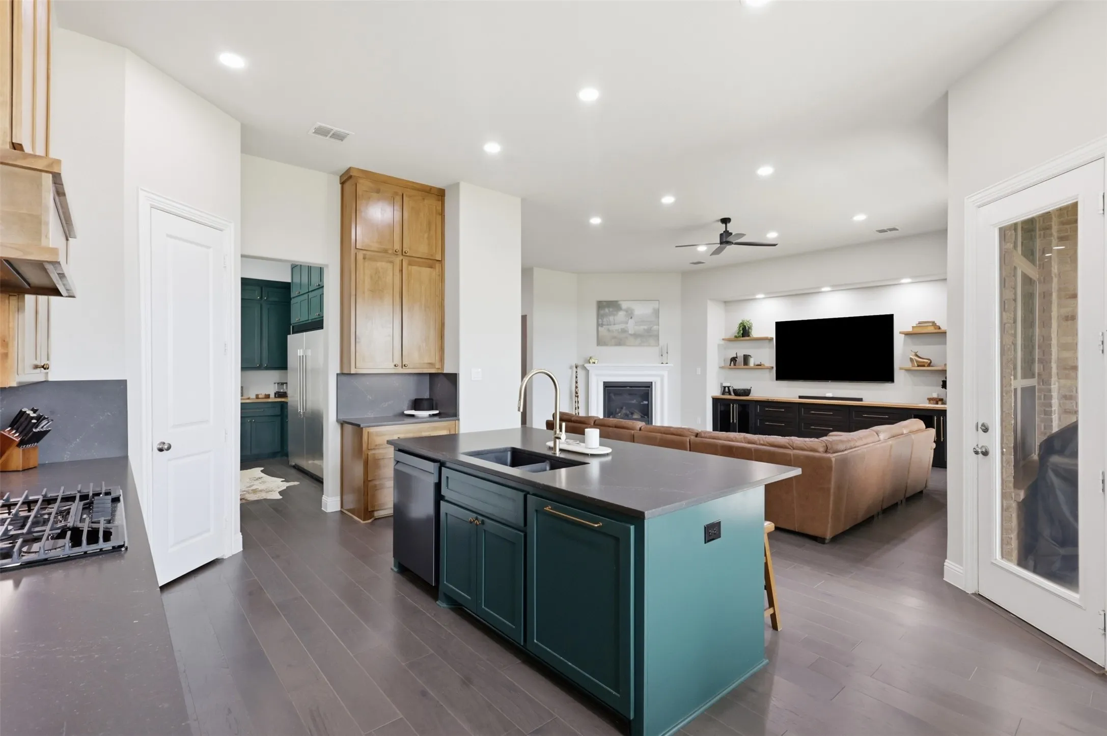 Single Family Residence For Sale in Rockwall County , 3437 Ridgecross Drive, Rockwall, Texas 75087, 4 Bedroom, 4 Bathroom, 3 Garage spaces, 3,211 Sqft, built in 2023, mls#21325336, Real Estate Agent in Rockwall, Homes For Sale in Rockwall county, Homes For Sale in Rockwall, Realtor in Rockwall Texas, Real Estate Brokerage Independent Realty Texas, Luminita Cordes Realtor