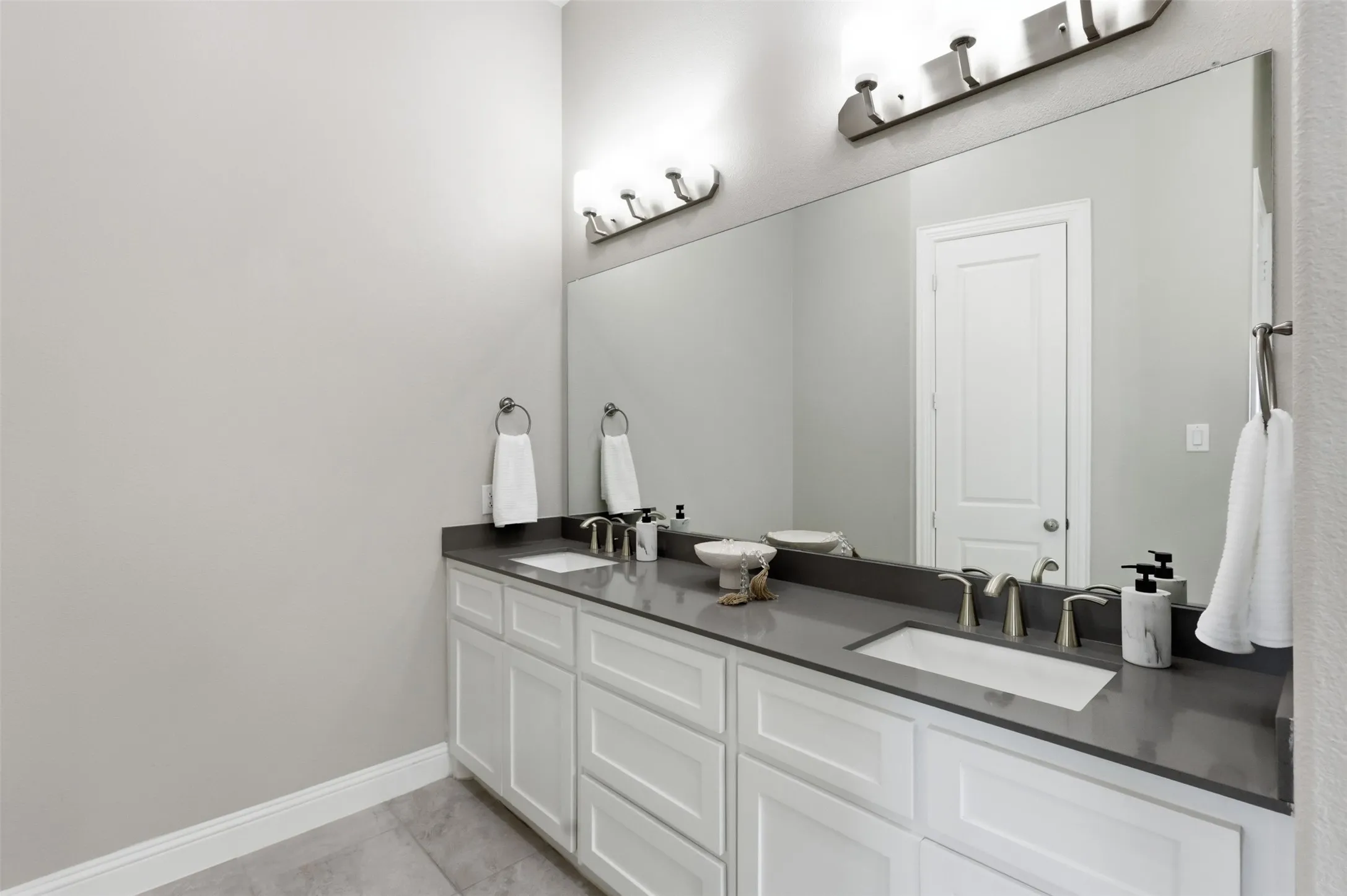 Single Family Residence For Sale in Rockwall County , 3437 Ridgecross Drive, Rockwall, Texas 75087, 4 Bedroom, 4 Bathroom, 3 Garage spaces, 3,211 Sqft, built in 2023, mls#21325336, Real Estate Agent in Rockwall, Homes For Sale in Rockwall county, Homes For Sale in Rockwall, Realtor in Rockwall Texas, Real Estate Brokerage Independent Realty Texas, Luminita Cordes Realtor