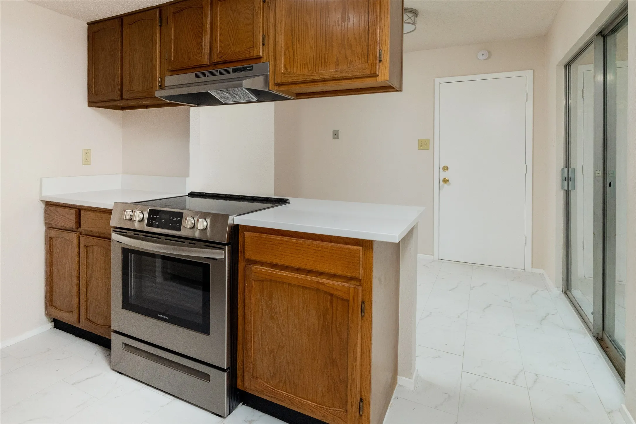 Single Family Residence For Sale in Tarrant County , 6410 Springfield Drive, Arlington, Texas 76016, 3 Bedroom, 2 Bathroom, 1 Garage spaces, 1,227 Sqft, built in 1984, mls#21330489, Real Estate Agent in Arlington, Homes For Sale in Tarrant county, Homes For Sale in Arlington, Realtor in Arlington Texas, Real Estate Brokerage Independent Realty Texas, Luminita Cordes Realtor