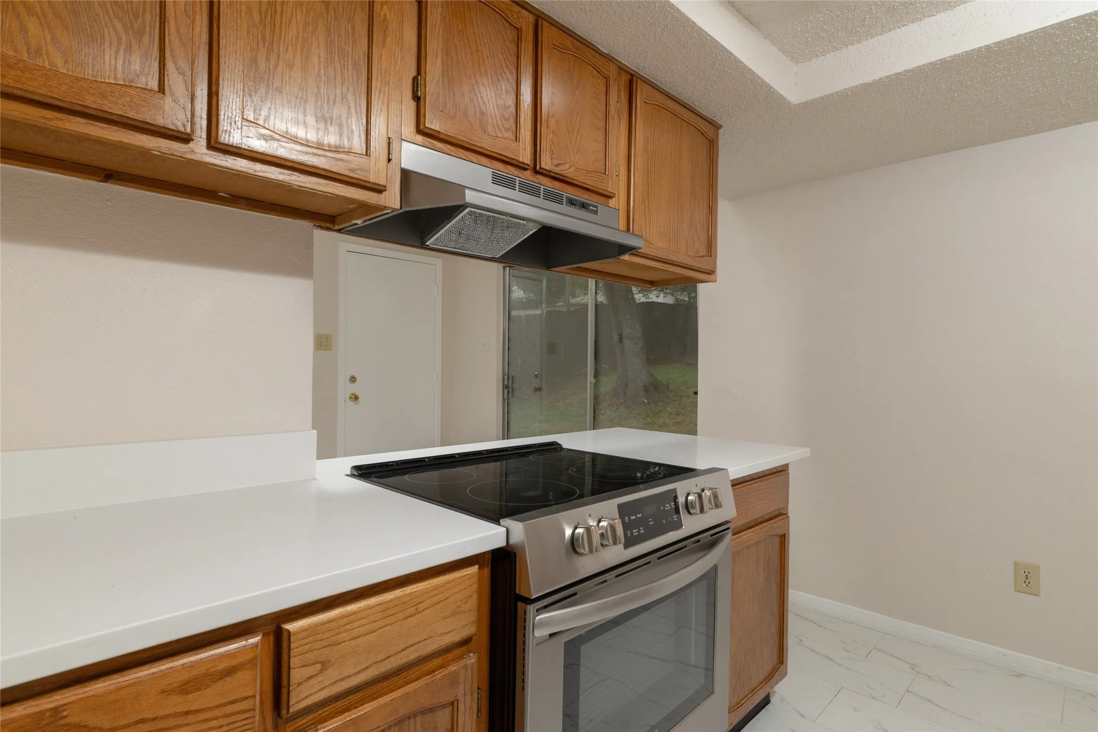 Single Family Residence For Sale in Tarrant County , 6410 Springfield Drive, Arlington, Texas 76016, 3 Bedroom, 2 Bathroom, 1 Garage spaces, 1,227 Sqft, built in 1984, mls#21330489, Real Estate Agent in Arlington, Homes For Sale in Tarrant county, Homes For Sale in Arlington, Realtor in Arlington Texas, Real Estate Brokerage Independent Realty Texas, Luminita Cordes Realtor