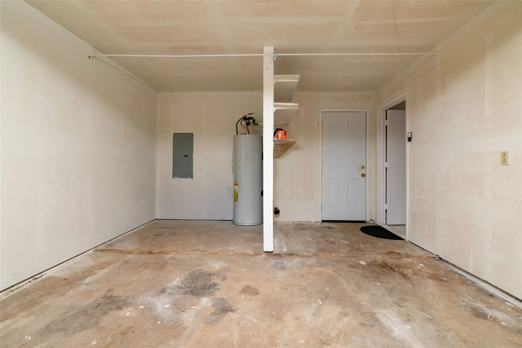 Single Family Residence For Sale in Tarrant County , 6410 Springfield Drive, Arlington, Texas 76016, 3 Bedroom, 2 Bathroom, 1 Garage spaces, 1,227 Sqft, built in 1984, mls#21330489, Real Estate Agent in Arlington, Homes For Sale in Tarrant county, Homes For Sale in Arlington, Realtor in Arlington Texas, Real Estate Brokerage Independent Realty Texas, Luminita Cordes Realtor