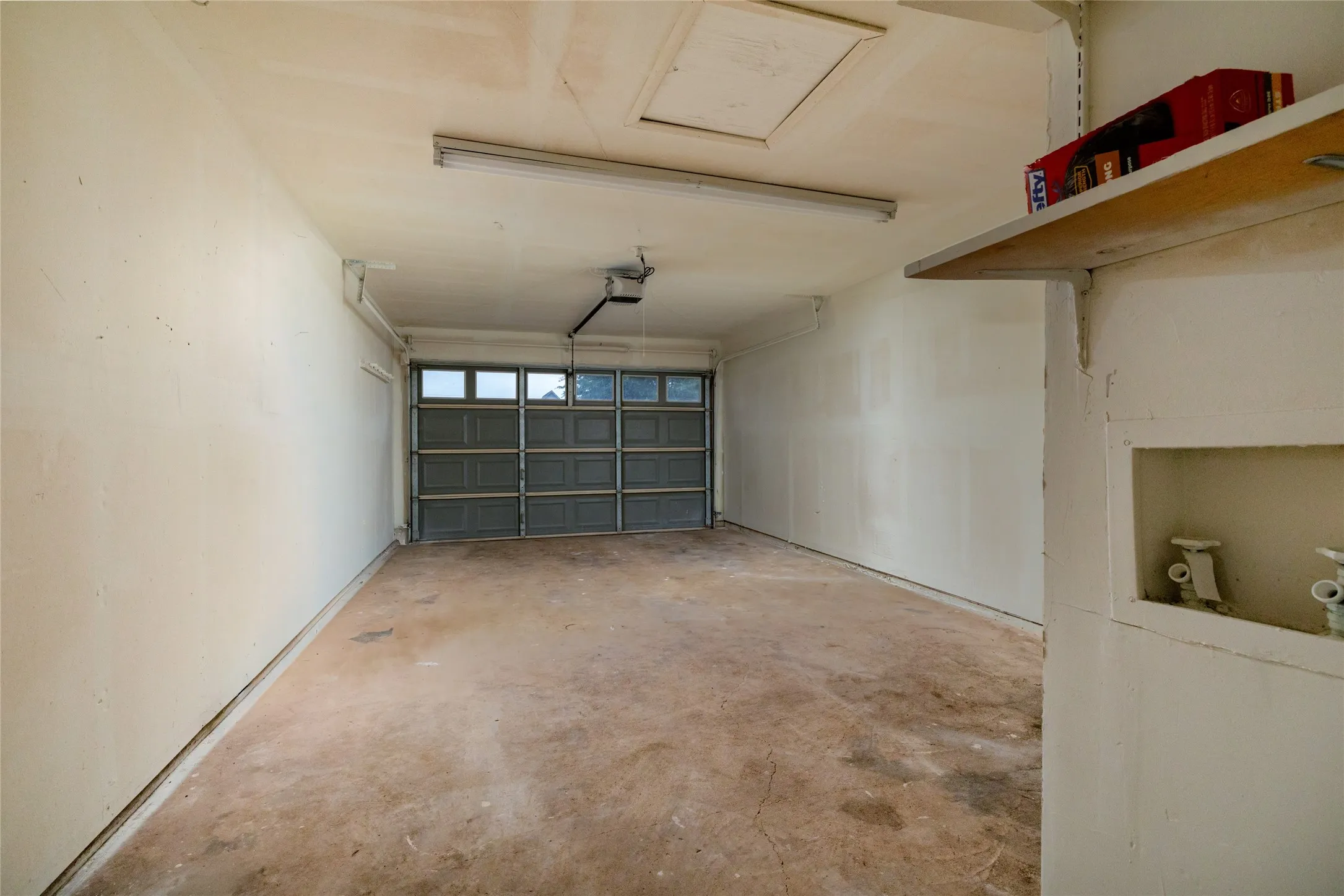 Single Family Residence For Sale in Tarrant County , 6410 Springfield Drive, Arlington, Texas 76016, 3 Bedroom, 2 Bathroom, 1 Garage spaces, 1,227 Sqft, built in 1984, mls#21330489, Real Estate Agent in Arlington, Homes For Sale in Tarrant county, Homes For Sale in Arlington, Realtor in Arlington Texas, Real Estate Brokerage Independent Realty Texas, Luminita Cordes Realtor
