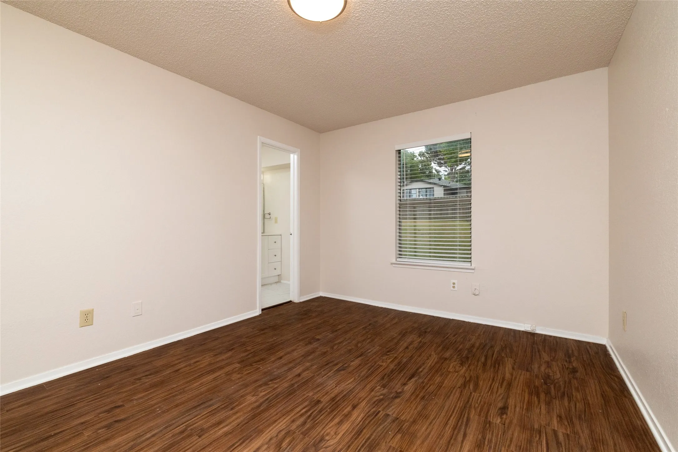 Single Family Residence For Sale in Tarrant County , 6410 Springfield Drive, Arlington, Texas 76016, 3 Bedroom, 2 Bathroom, 1 Garage spaces, 1,227 Sqft, built in 1984, mls#21330489, Real Estate Agent in Arlington, Homes For Sale in Tarrant county, Homes For Sale in Arlington, Realtor in Arlington Texas, Real Estate Brokerage Independent Realty Texas, Luminita Cordes Realtor