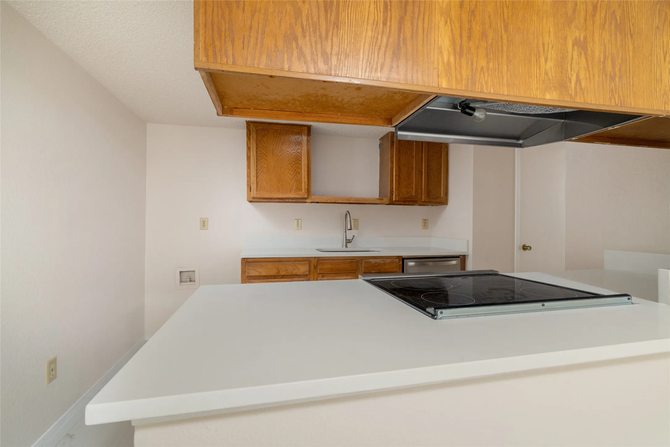 Single Family Residence For Sale in Tarrant County , 6410 Springfield Drive, Arlington, Texas 76016, 3 Bedroom, 2 Bathroom, 1 Garage spaces, 1,227 Sqft, built in 1984, mls#21330489, Real Estate Agent in Arlington, Homes For Sale in Tarrant county, Homes For Sale in Arlington, Realtor in Arlington Texas, Real Estate Brokerage Independent Realty Texas, Luminita Cordes Realtor
