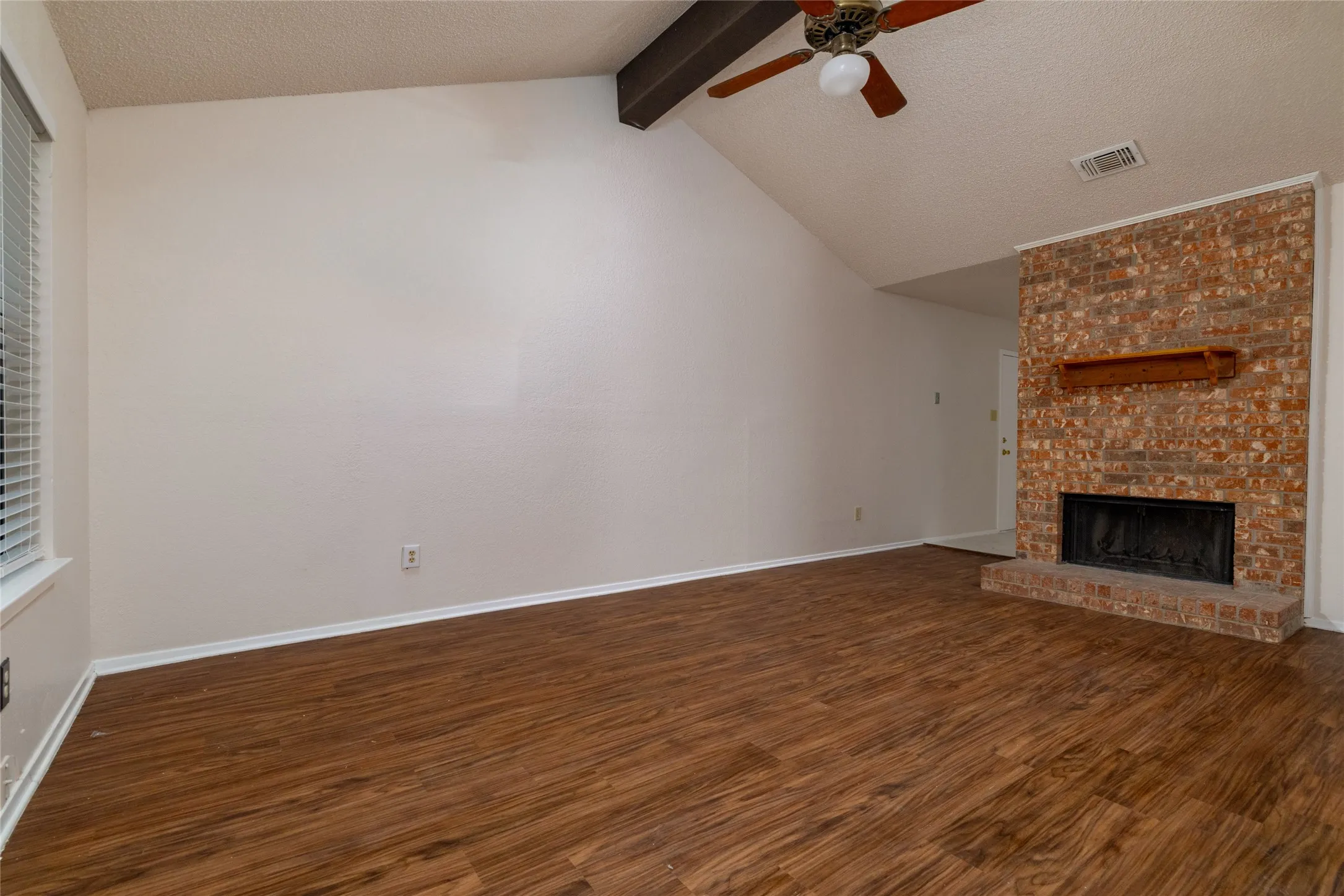 Single Family Residence For Sale in Tarrant County , 6410 Springfield Drive, Arlington, Texas 76016, 3 Bedroom, 2 Bathroom, 1 Garage spaces, 1,227 Sqft, built in 1984, mls#21330489, Real Estate Agent in Arlington, Homes For Sale in Tarrant county, Homes For Sale in Arlington, Realtor in Arlington Texas, Real Estate Brokerage Independent Realty Texas, Luminita Cordes Realtor