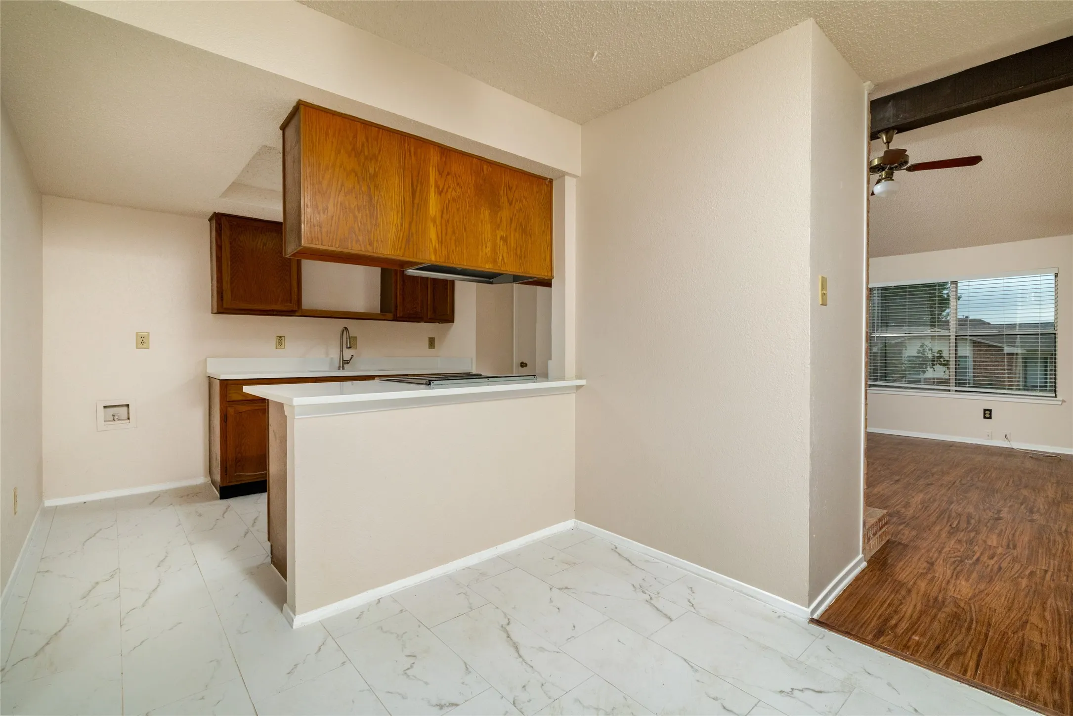 Single Family Residence For Sale in Tarrant County , 6410 Springfield Drive, Arlington, Texas 76016, 3 Bedroom, 2 Bathroom, 1 Garage spaces, 1,227 Sqft, built in 1984, mls#21330489, Real Estate Agent in Arlington, Homes For Sale in Tarrant county, Homes For Sale in Arlington, Realtor in Arlington Texas, Real Estate Brokerage Independent Realty Texas, Luminita Cordes Realtor
