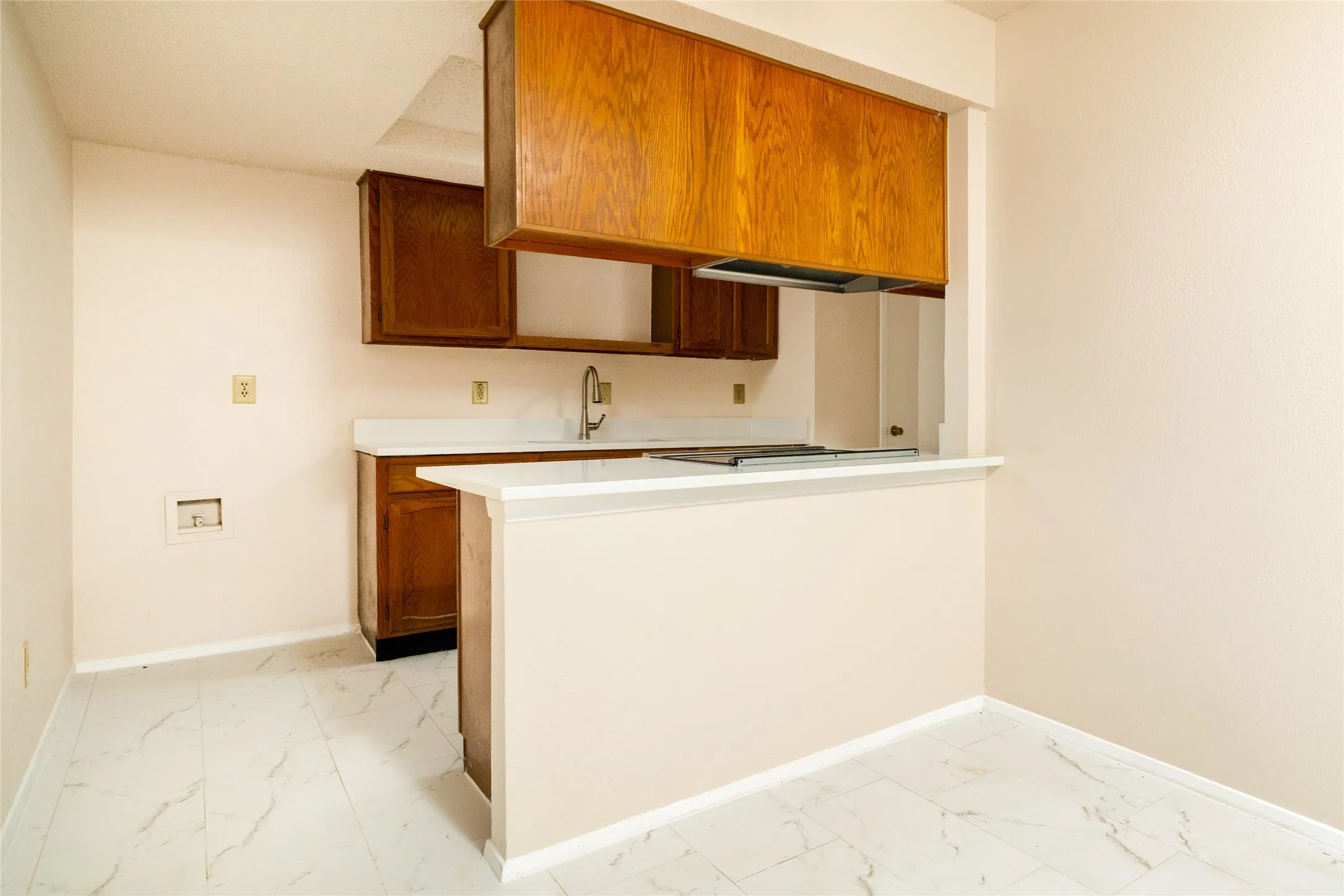 Single Family Residence For Sale in Tarrant County , 6410 Springfield Drive, Arlington, Texas 76016, 3 Bedroom, 2 Bathroom, 1 Garage spaces, 1,227 Sqft, built in 1984, mls#21330489, Real Estate Agent in Arlington, Homes For Sale in Tarrant county, Homes For Sale in Arlington, Realtor in Arlington Texas, Real Estate Brokerage Independent Realty Texas, Luminita Cordes Realtor