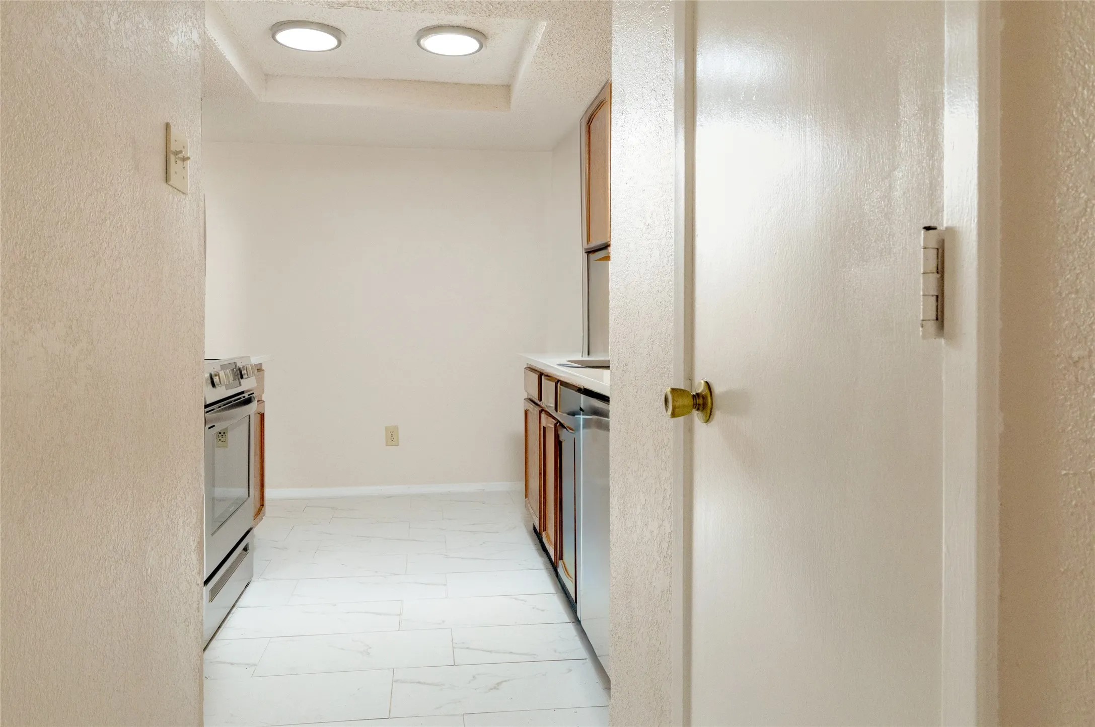 Single Family Residence For Sale in Tarrant County , 6410 Springfield Drive, Arlington, Texas 76016, 3 Bedroom, 2 Bathroom, 1 Garage spaces, 1,227 Sqft, built in 1984, mls#21330489, Real Estate Agent in Arlington, Homes For Sale in Tarrant county, Homes For Sale in Arlington, Realtor in Arlington Texas, Real Estate Brokerage Independent Realty Texas, Luminita Cordes Realtor