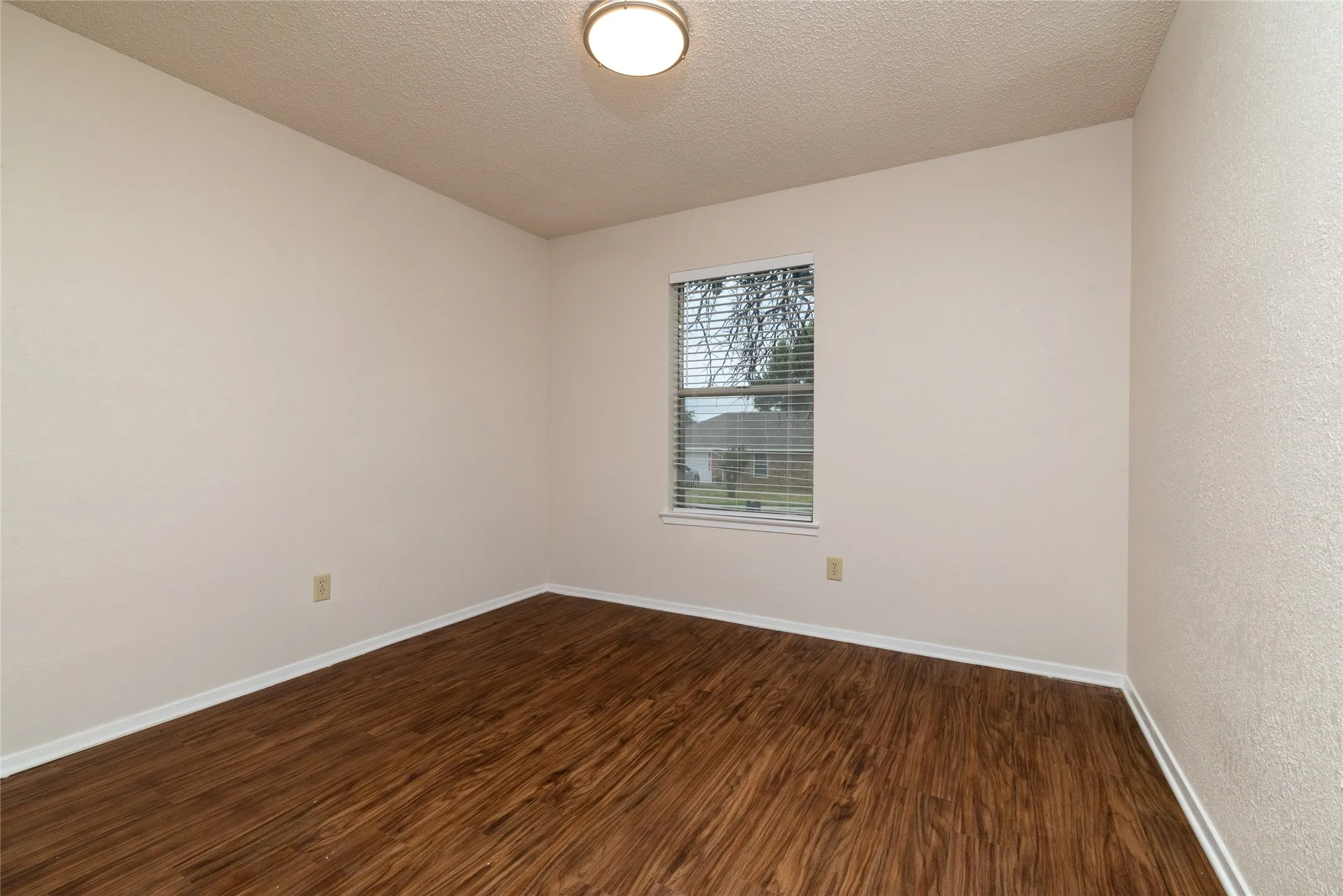 Single Family Residence For Sale in Tarrant County , 6410 Springfield Drive, Arlington, Texas 76016, 3 Bedroom, 2 Bathroom, 1 Garage spaces, 1,227 Sqft, built in 1984, mls#21330489, Real Estate Agent in Arlington, Homes For Sale in Tarrant county, Homes For Sale in Arlington, Realtor in Arlington Texas, Real Estate Brokerage Independent Realty Texas, Luminita Cordes Realtor