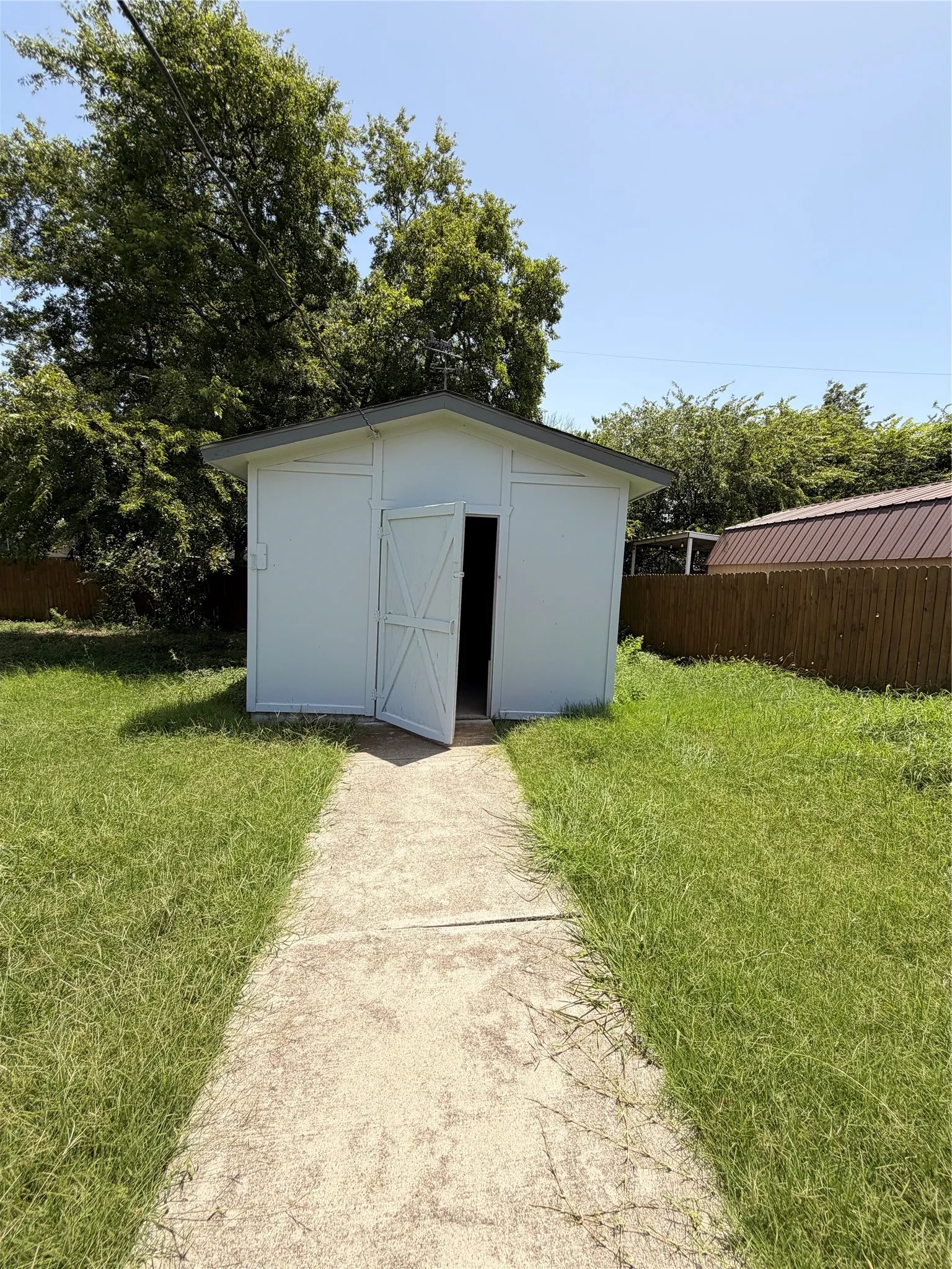 Single Family Residence For Sale in Tarrant County , 1640 Glenn Drive, Blue Mound, Texas 76131, 3 Bedroom, 1 Bathroom, Garage spaces, 1,119 Sqft, built in 1954, mls#21331267, Real Estate Agent in Blue Mound, Homes For Sale in Tarrant county, Homes For Sale in Blue Mound, Realtor in Blue Mound Texas, Real Estate Brokerage Independent Realty Texas, Luminita Cordes Realtor