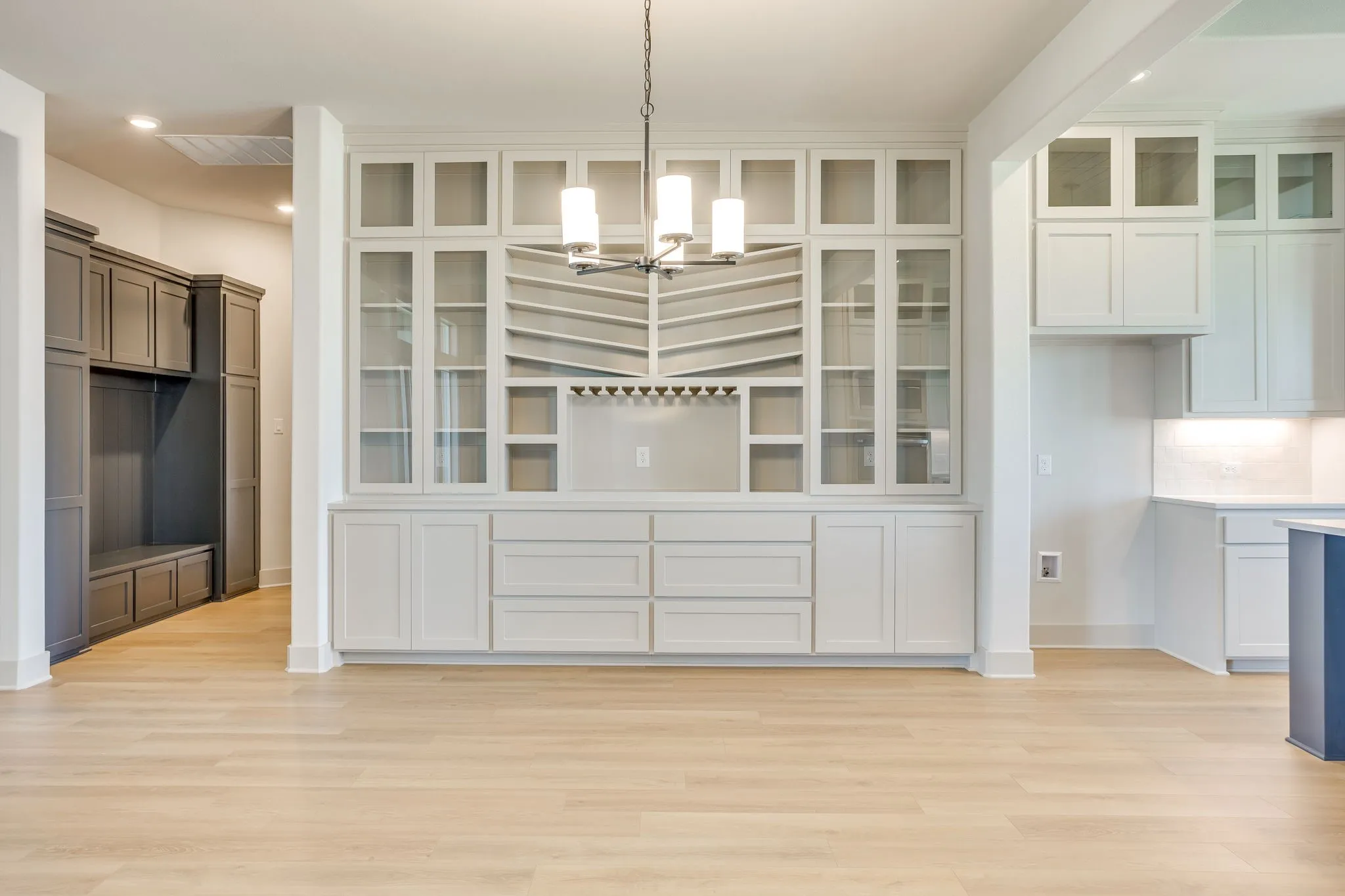 Single Family Residence For Sale in Ellis County , 3051 Paradise Mountain Way, Waxahachie, Texas 75167, 4 Bedrooms, 3 Bathrooms, 3 Garage spaces, 2,996 Sqft, built in 2026, Price $737,126, mls#21330254, Real Estate Agent in Waxahachie, Homes For Sale in Ellis county, Homes For Sale in Waxahachie, Realtor in Waxahachie Texas, Real Estate Brokerage Independent Realty Texas, Luminita Cordes Realtor