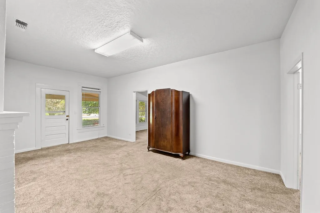Single Family Residence For Sale in Houston County , 211 S Olive Street, Grapeland, Texas 75844, 2 Bedroom, 2 Bathroom, Garage spaces, 1,464 Sqft, built in 1930, mls#21331283, Real Estate Agent in Grapeland, Homes For Sale in Houston county, Homes For Sale in Grapeland, Realtor in Grapeland Texas, Real Estate Brokerage Independent Realty Texas, Luminita Cordes Realtor