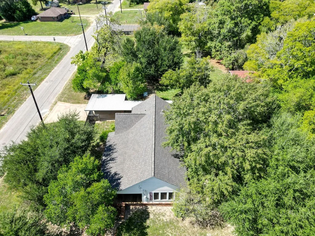 Single Family Residence For Sale in Houston County , 211 S Olive Street, Grapeland, Texas 75844, 2 Bedroom, 2 Bathroom, Garage spaces, 1,464 Sqft, built in 1930, mls#21331283, Real Estate Agent in Grapeland, Homes For Sale in Houston county, Homes For Sale in Grapeland, Realtor in Grapeland Texas, Real Estate Brokerage Independent Realty Texas, Luminita Cordes Realtor
