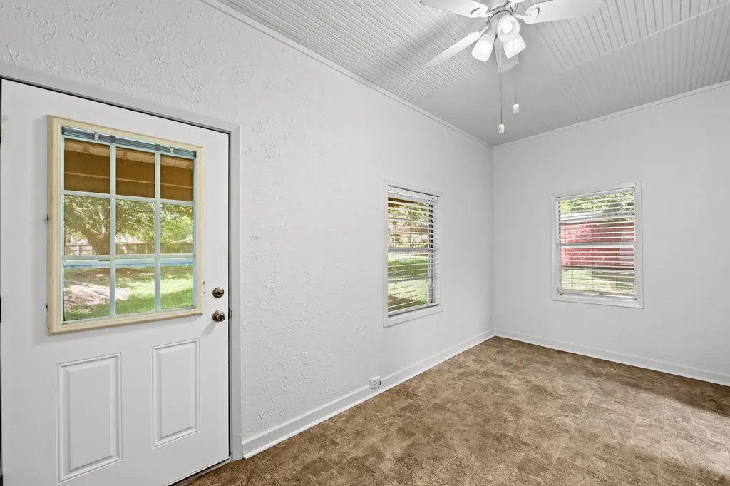 Single Family Residence For Sale in Houston County , 211 S Olive Street, Grapeland, Texas 75844, 2 Bedroom, 2 Bathroom, Garage spaces, 1,464 Sqft, built in 1930, mls#21331283, Real Estate Agent in Grapeland, Homes For Sale in Houston county, Homes For Sale in Grapeland, Realtor in Grapeland Texas, Real Estate Brokerage Independent Realty Texas, Luminita Cordes Realtor