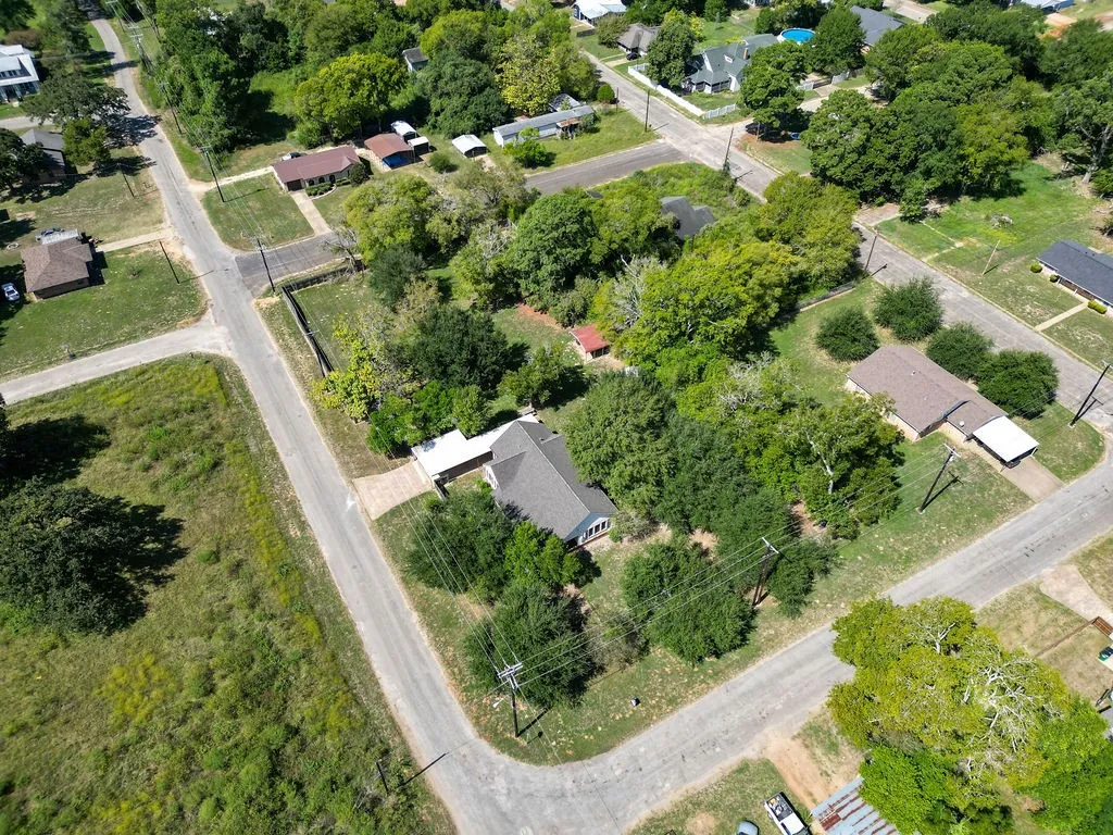 Single Family Residence For Sale in Houston County , 211 S Olive Street, Grapeland, Texas 75844, 2 Bedroom, 2 Bathroom, Garage spaces, 1,464 Sqft, built in 1930, mls#21331283, Real Estate Agent in Grapeland, Homes For Sale in Houston county, Homes For Sale in Grapeland, Realtor in Grapeland Texas, Real Estate Brokerage Independent Realty Texas, Luminita Cordes Realtor